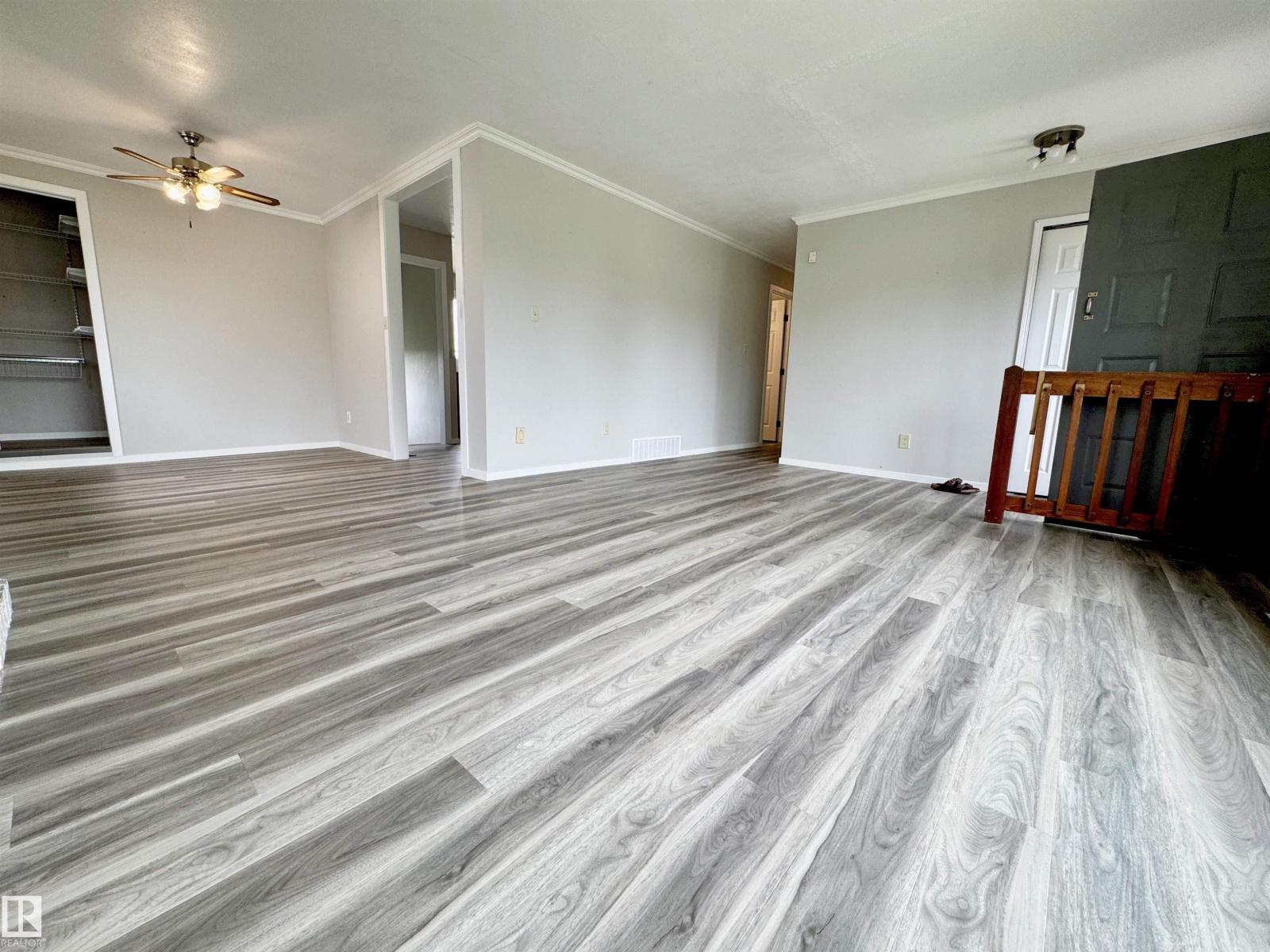 5040 47 St Property Photo 23