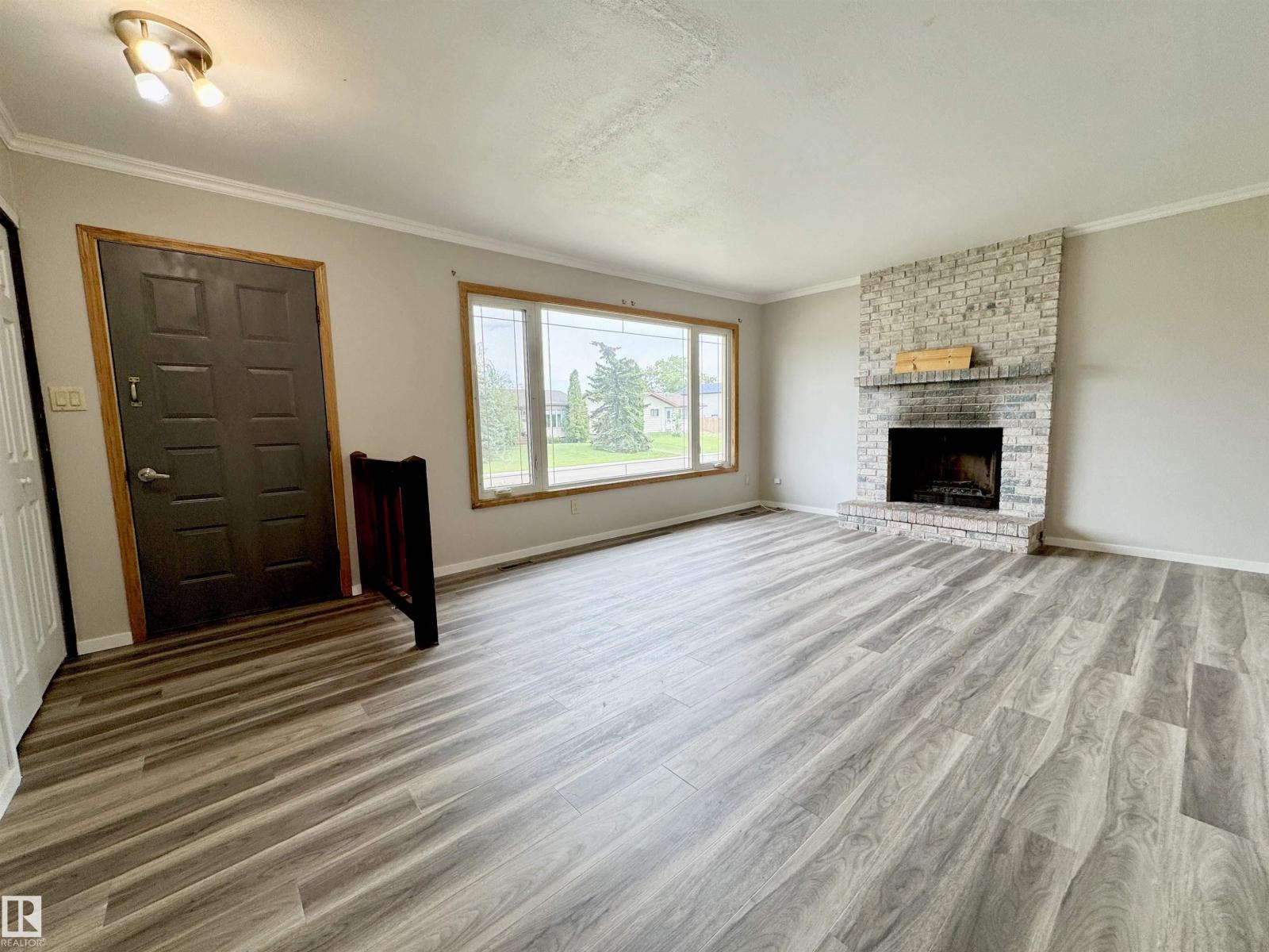 5040 47 St Property Photo 27