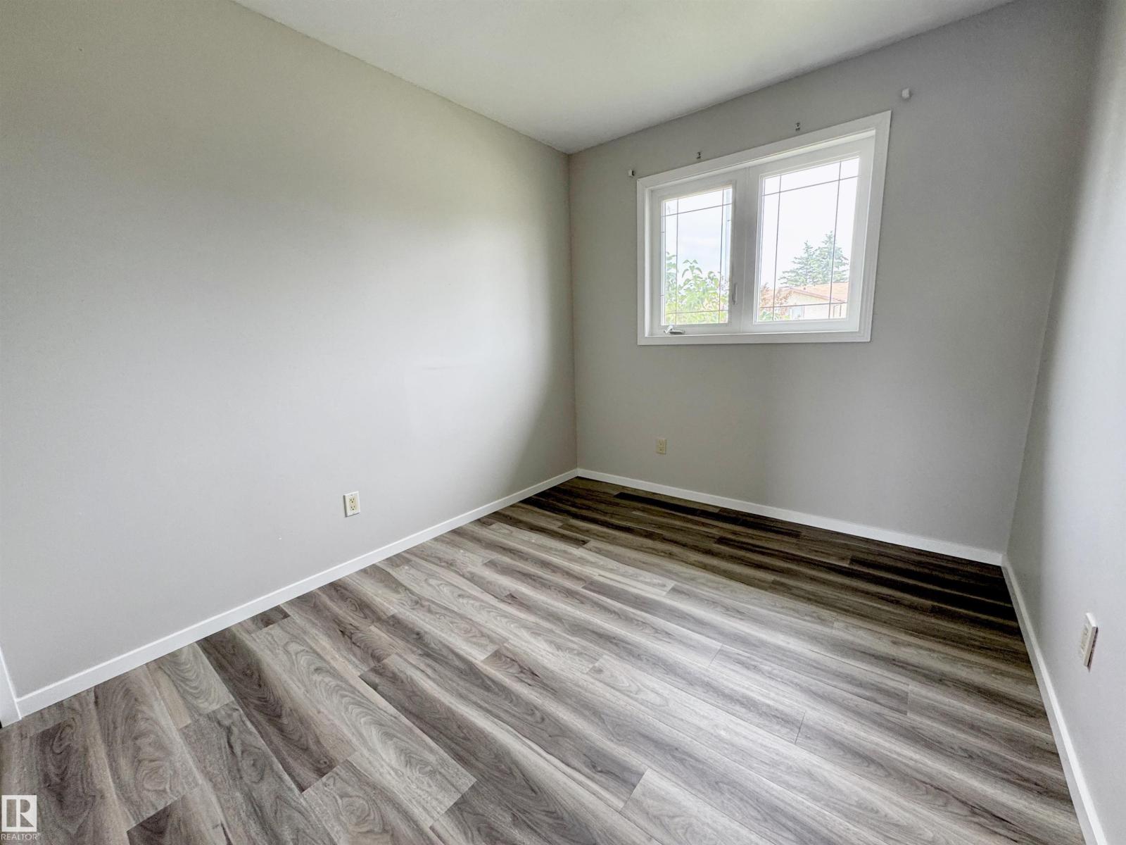 5040 47 St Property Photo 28