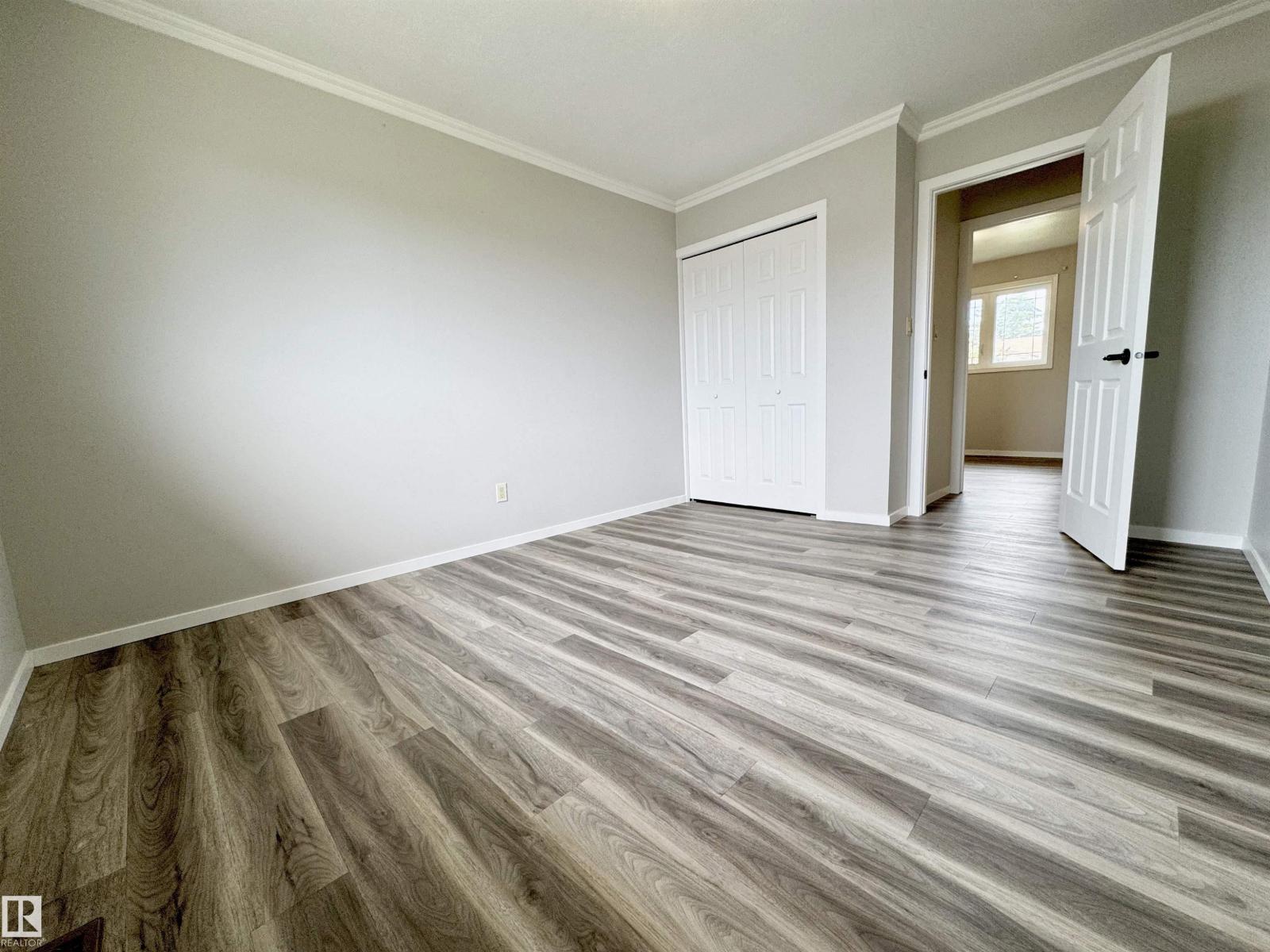 5040 47 St Property Photo 31