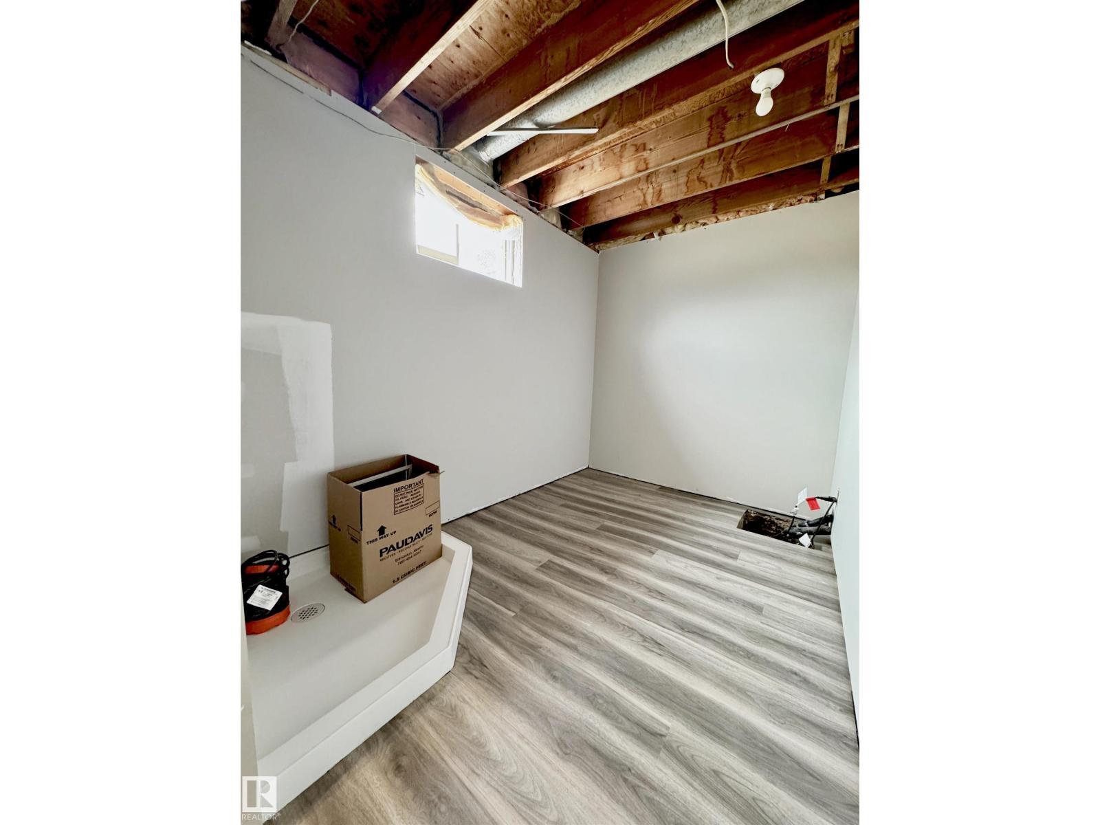 5040 47 St Property Photo 47