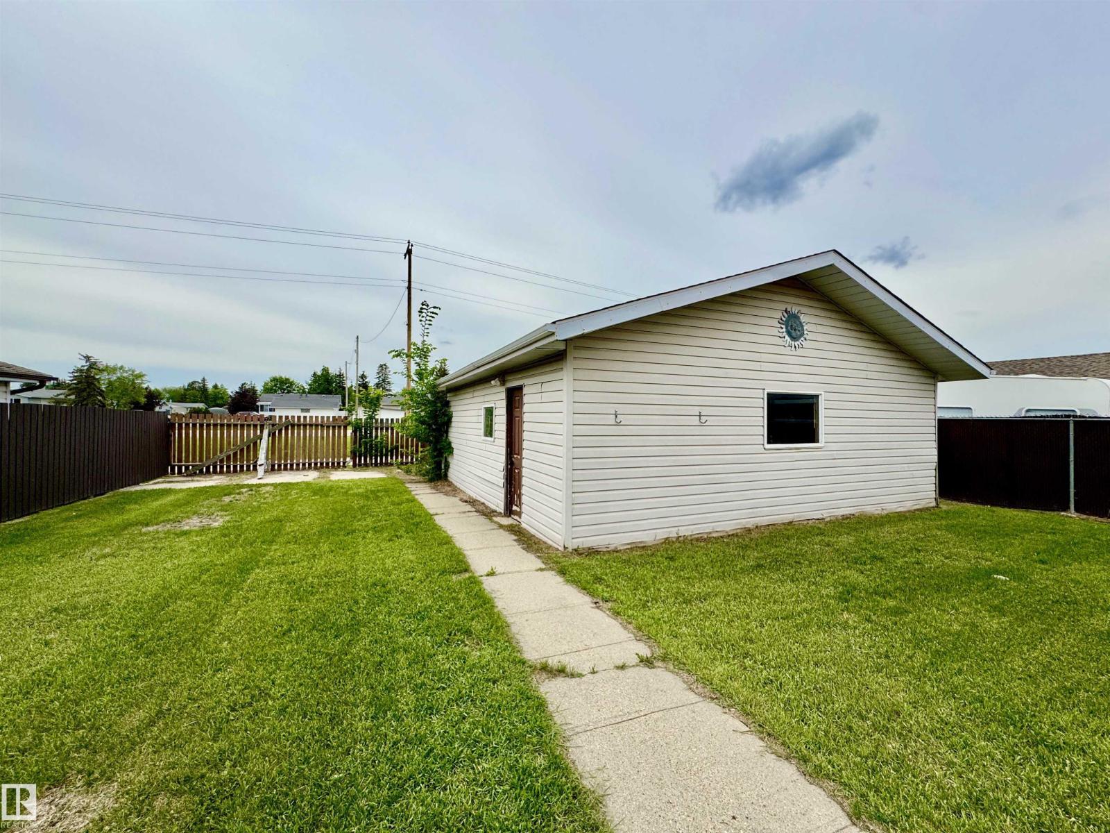 5040 47 St Property Photo 49