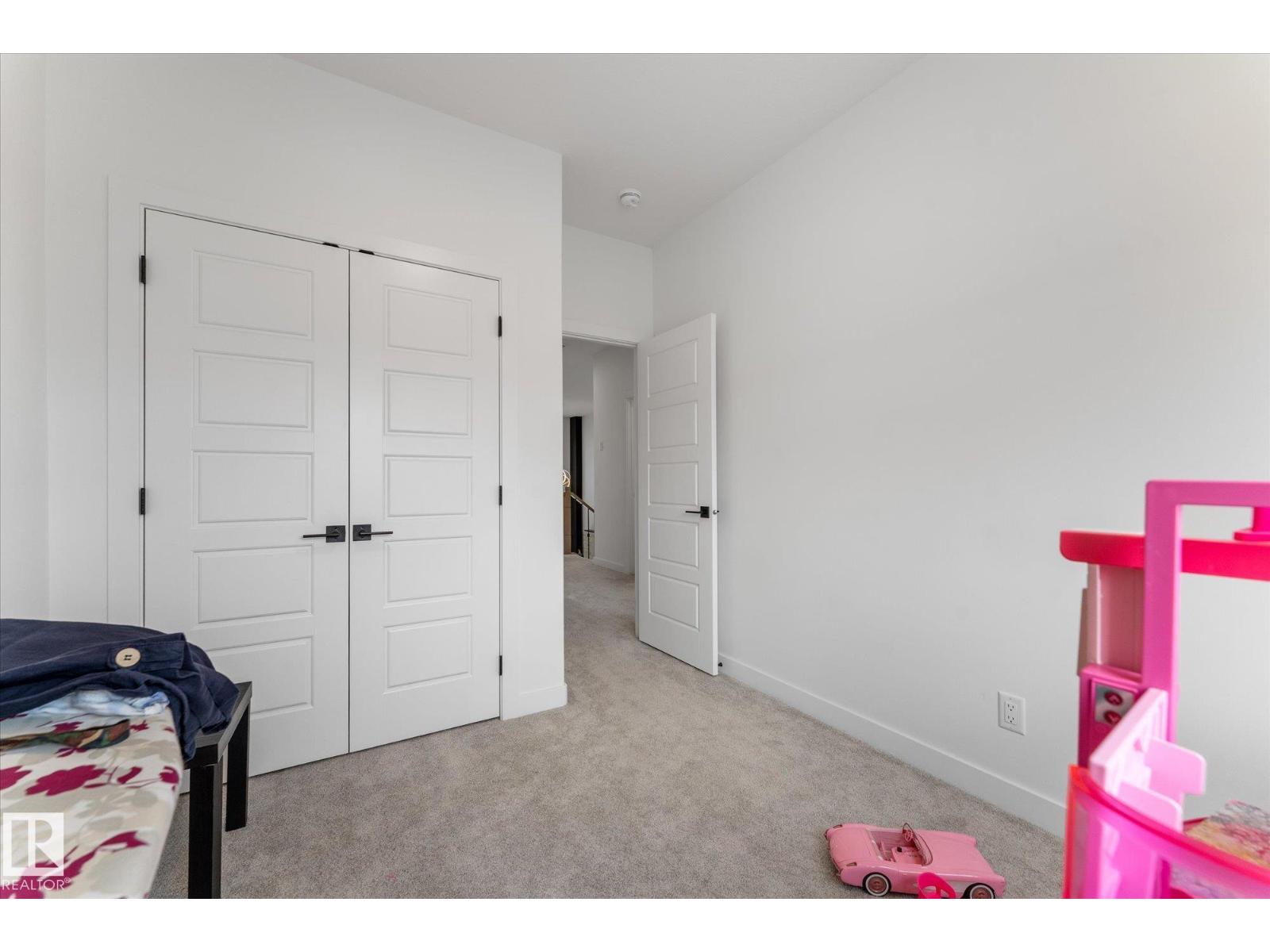 92 Elm St Property Photo 28