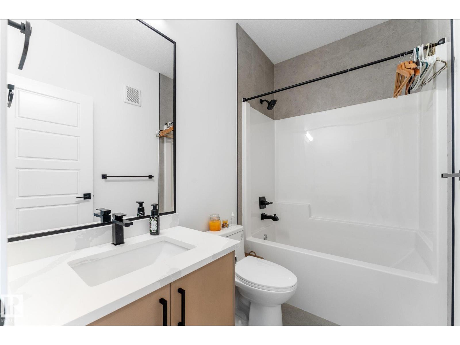 92 Elm St Property Photo 32