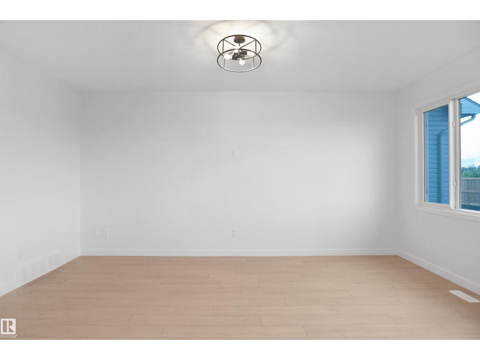 20928 16 Av Nw Property Photo 5