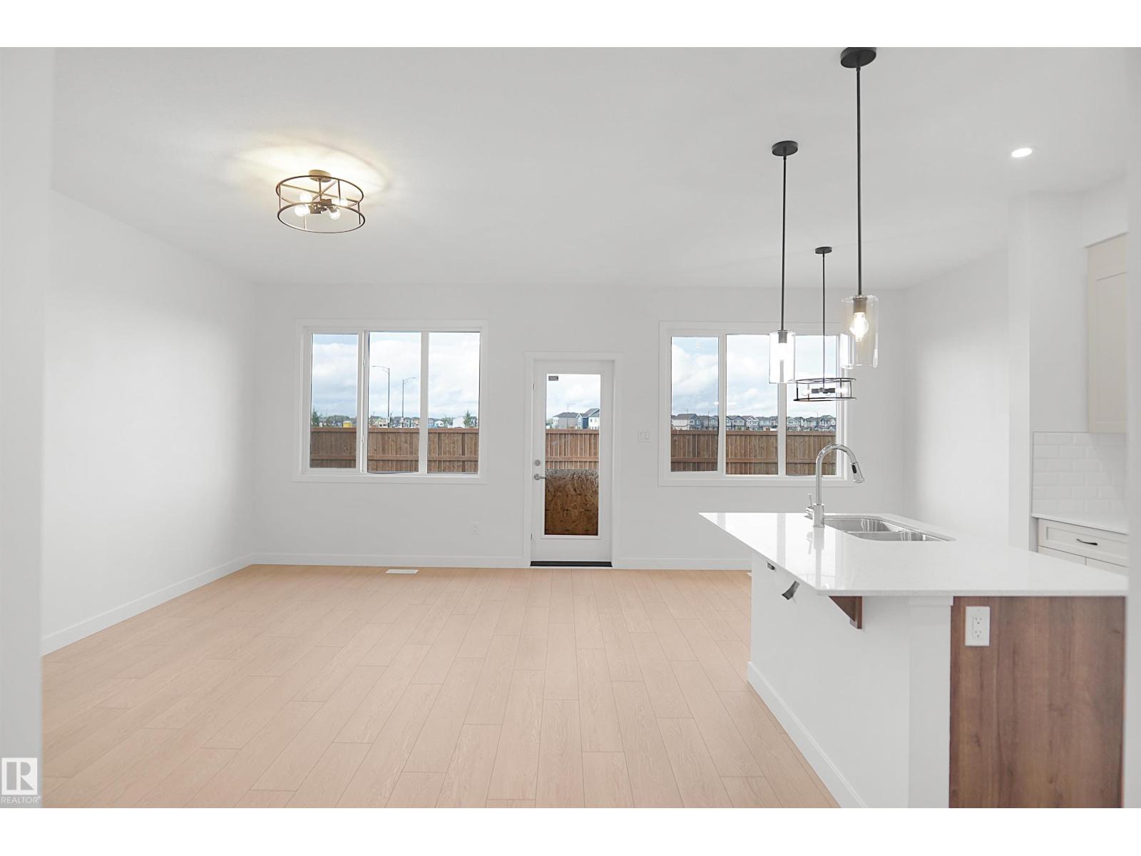 20928 16 Av Nw Property Photo 7