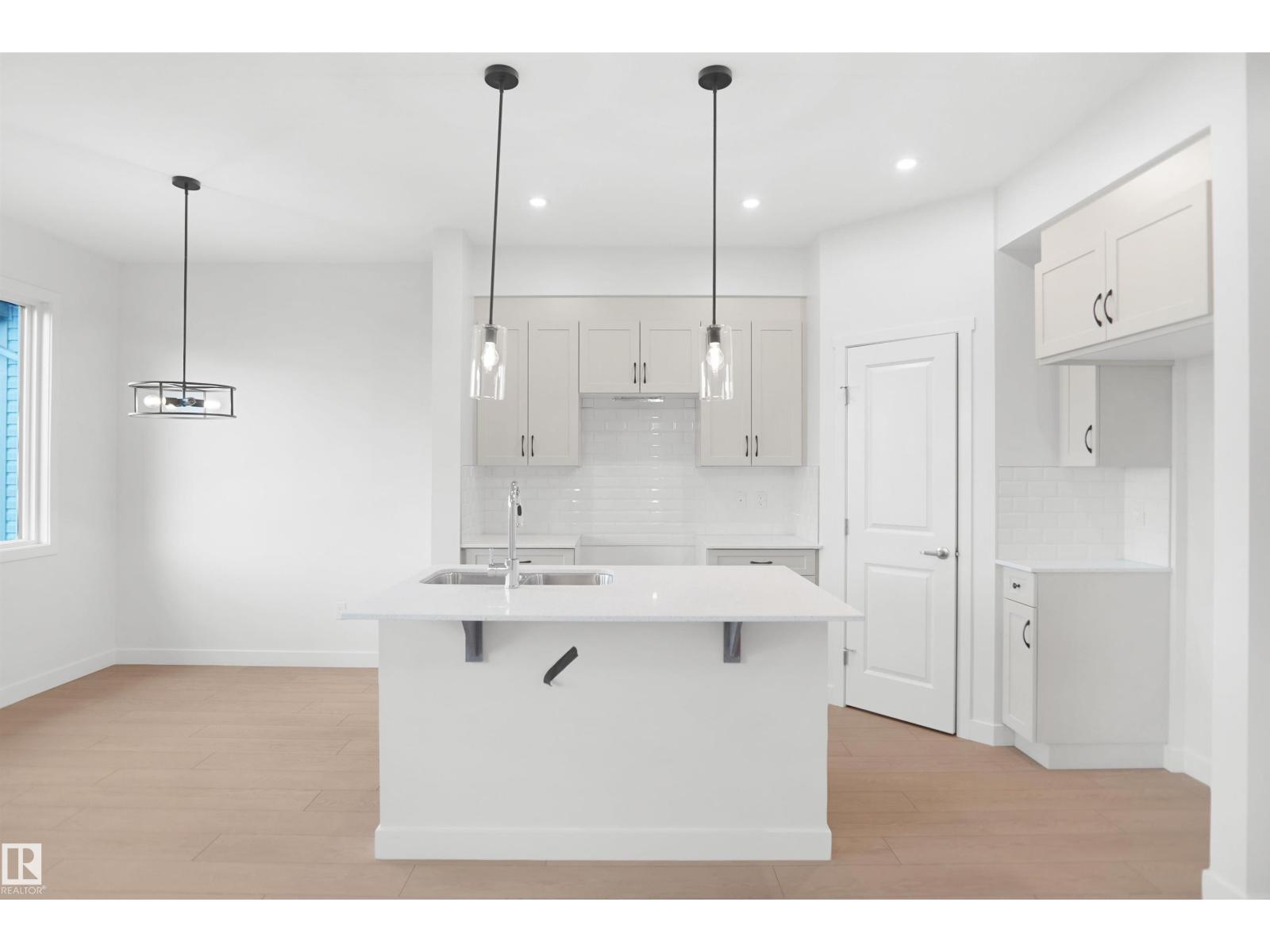 20928 16 Av Nw Property Photo 10