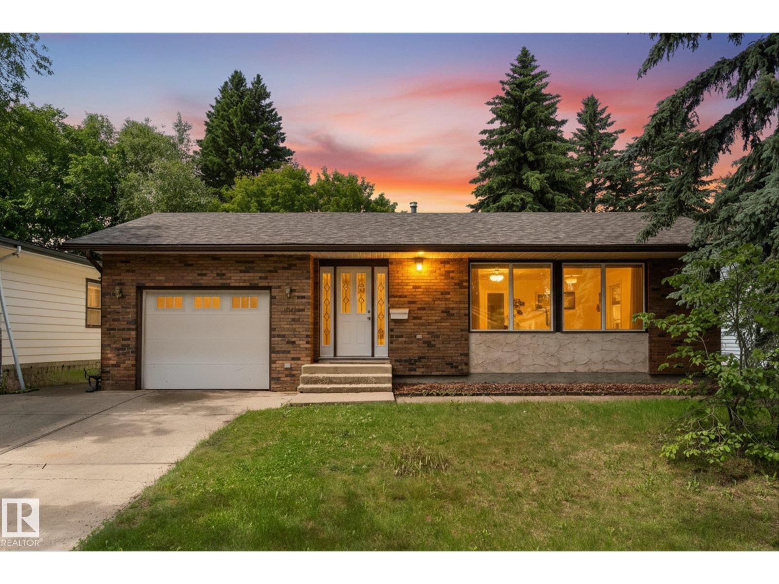 44 Arlington DR