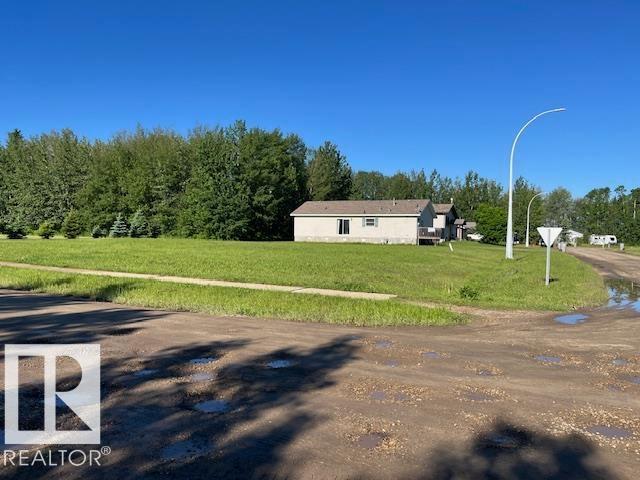 2 Woodbend Cr Property Photo 2