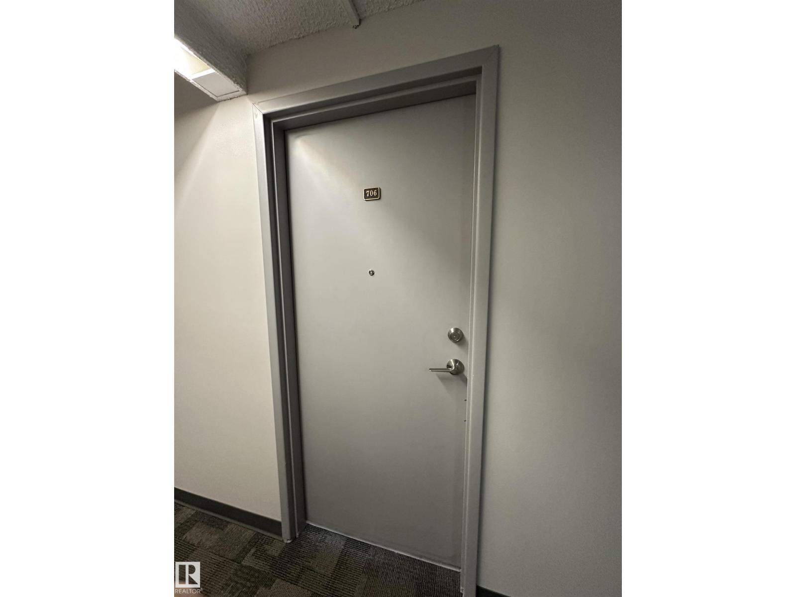 #706 10145 109 St Nw Property Photo 5