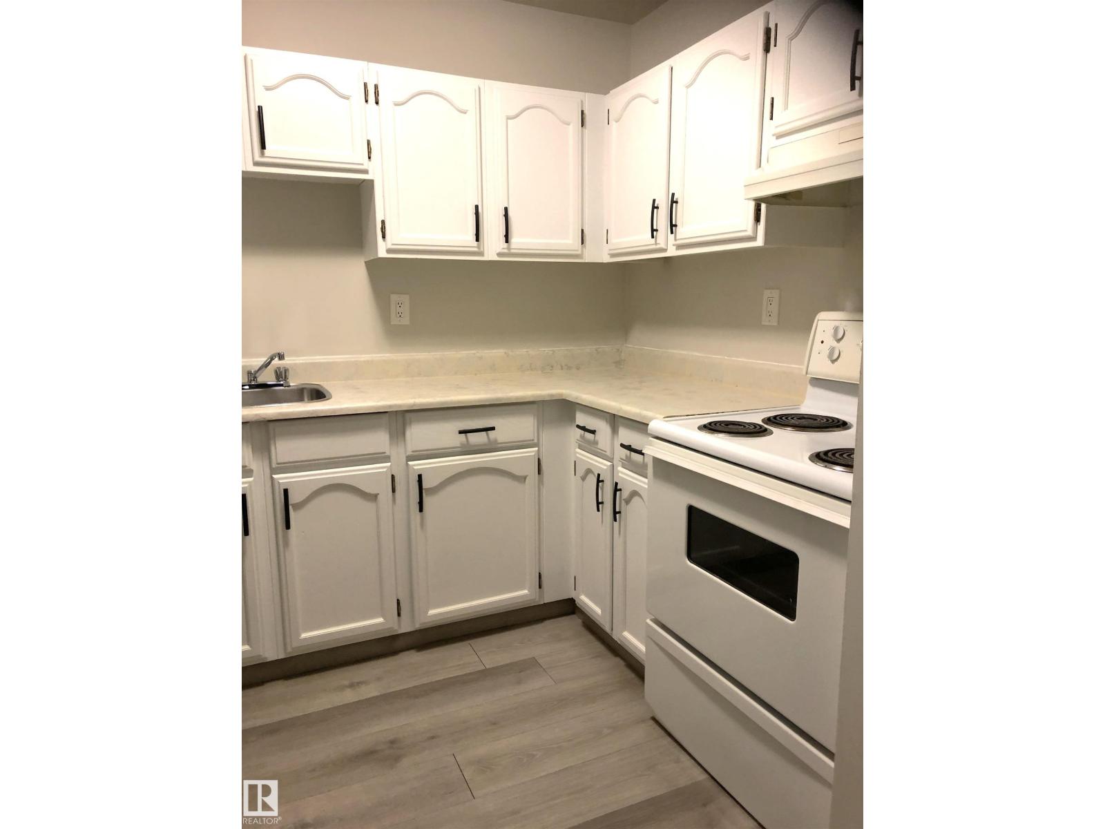 #706 10145 109 St Nw Property Photo 7