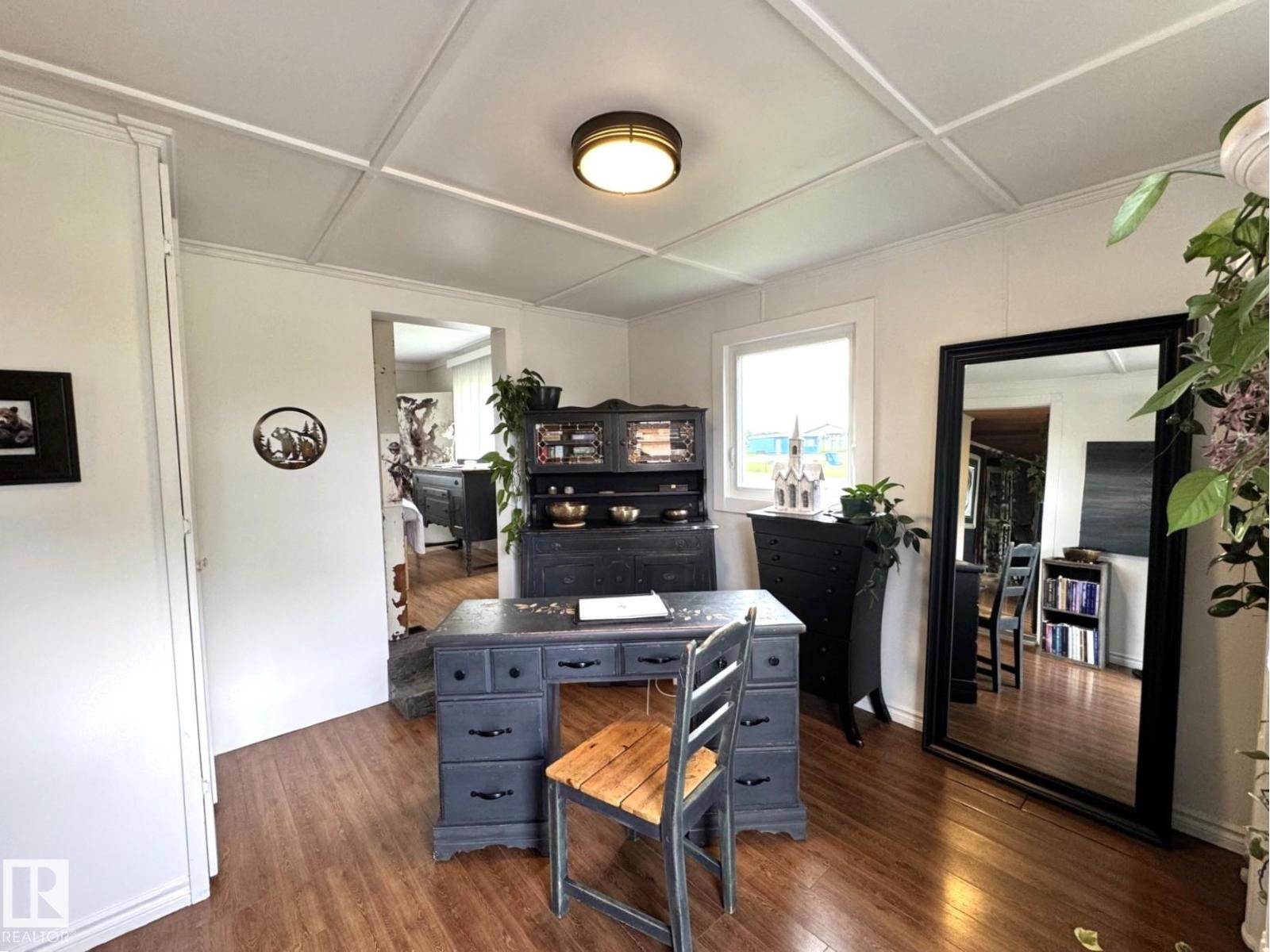 4707 54 Av Property Photo 4