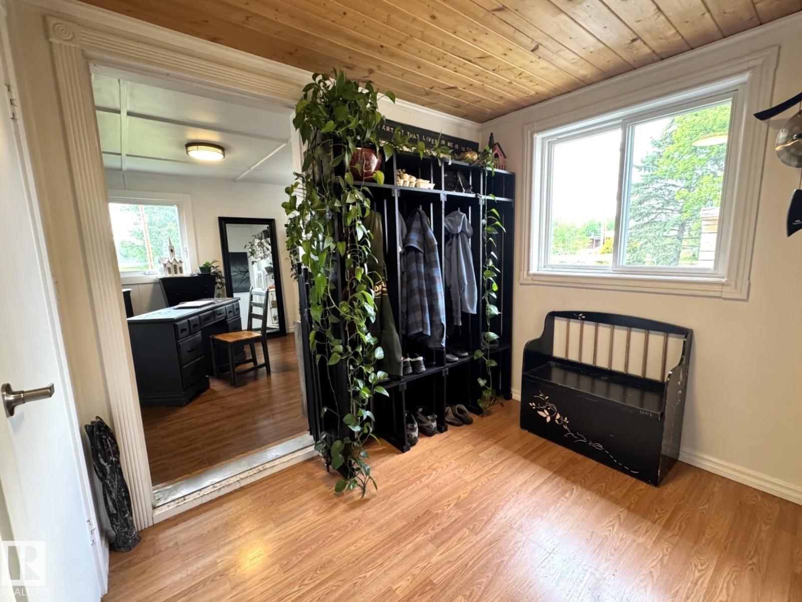 4707 54 Av Property Photo 7