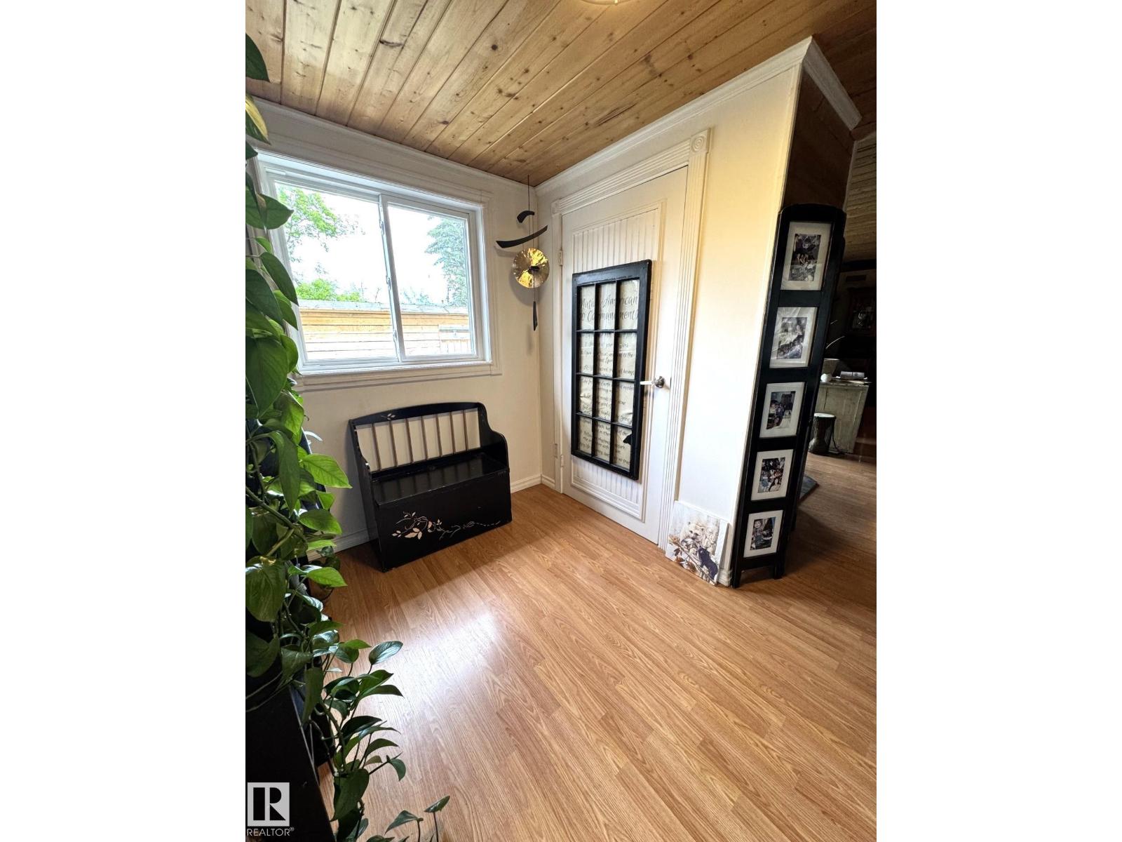 4707 54 Av Property Photo 8