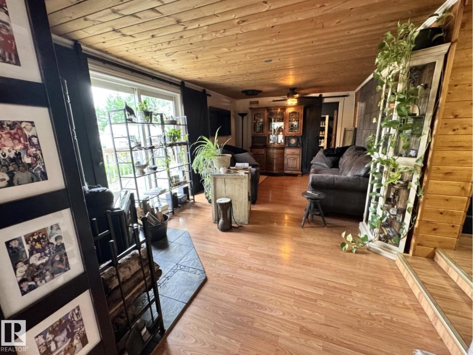 4707 54 Av Property Photo 10