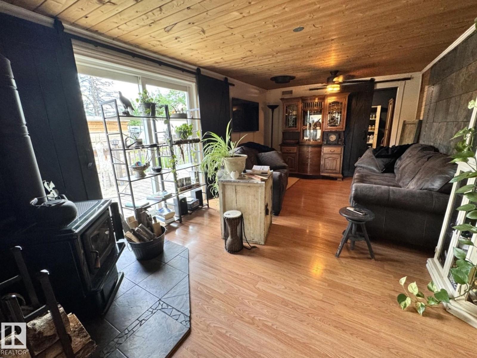 4707 54 Av Property Photo 11