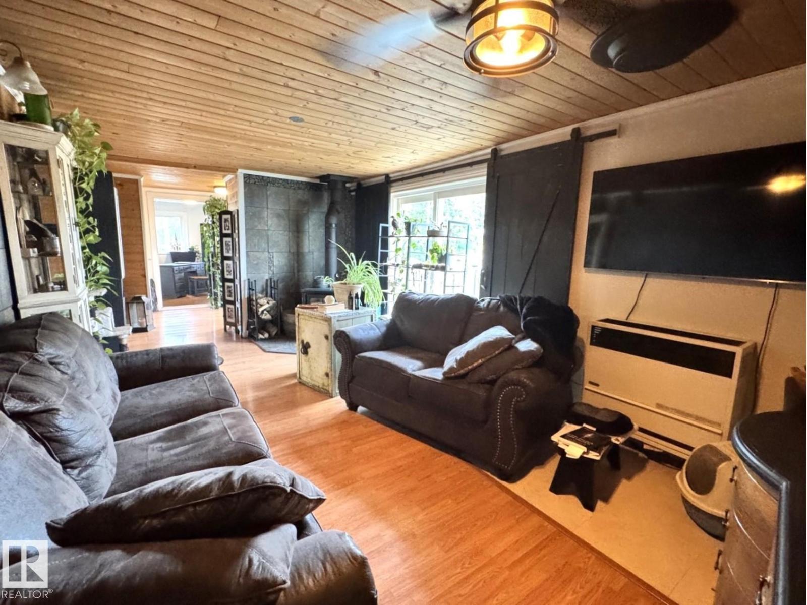 4707 54 Av Property Photo 12