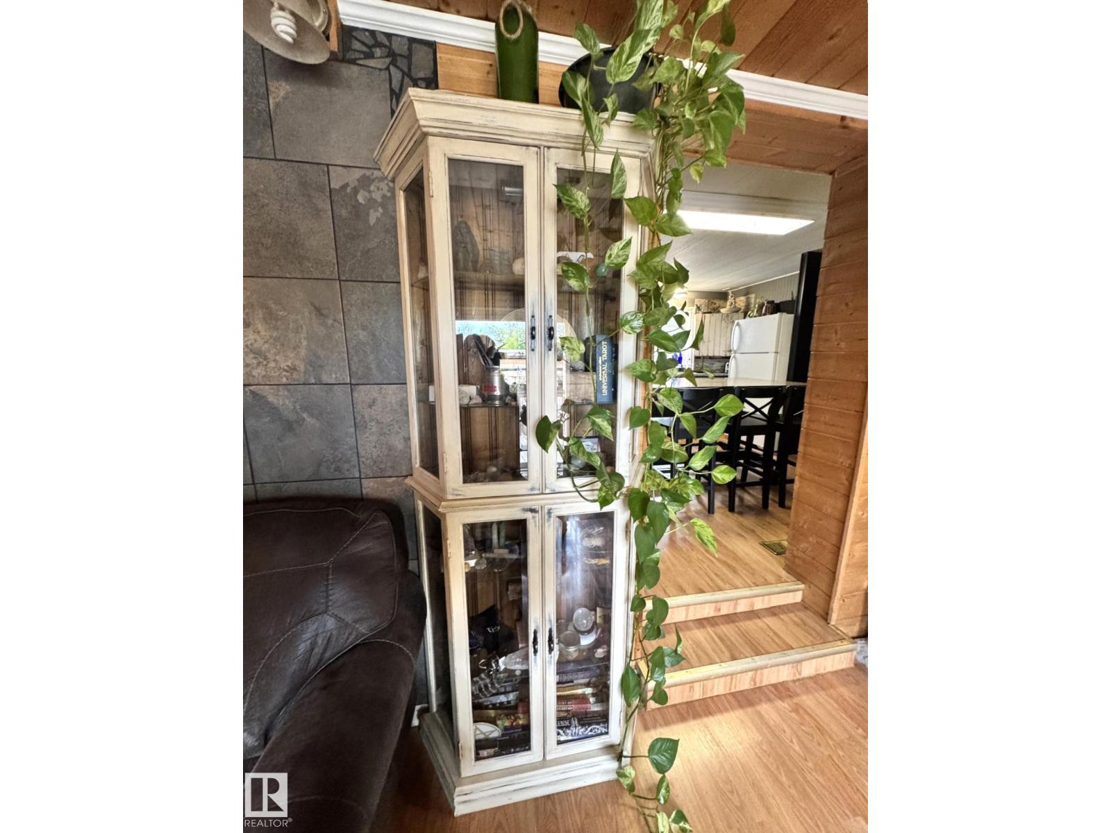 4707 54 Av Property Photo 13