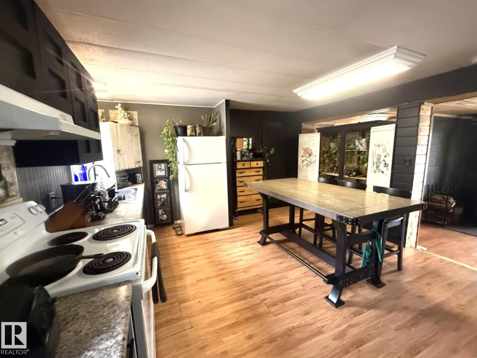 4707 54 Av Property Photo 15