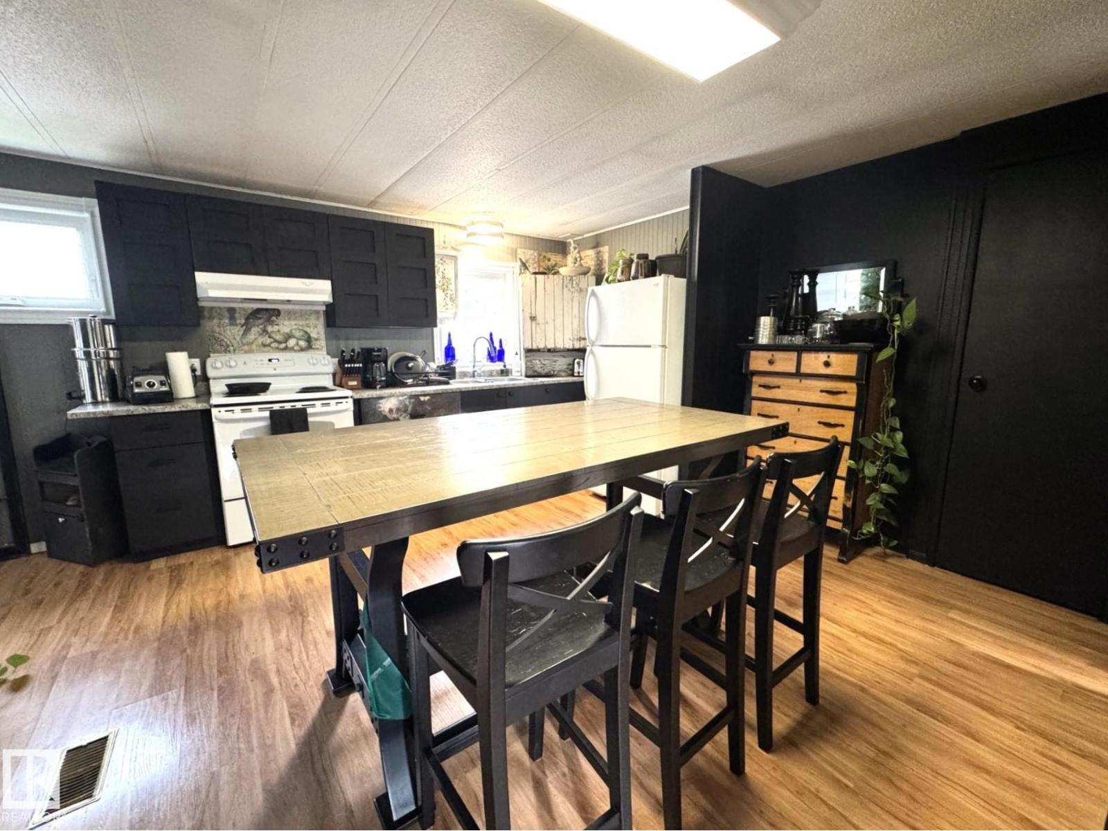 4707 54 Av Property Photo 16