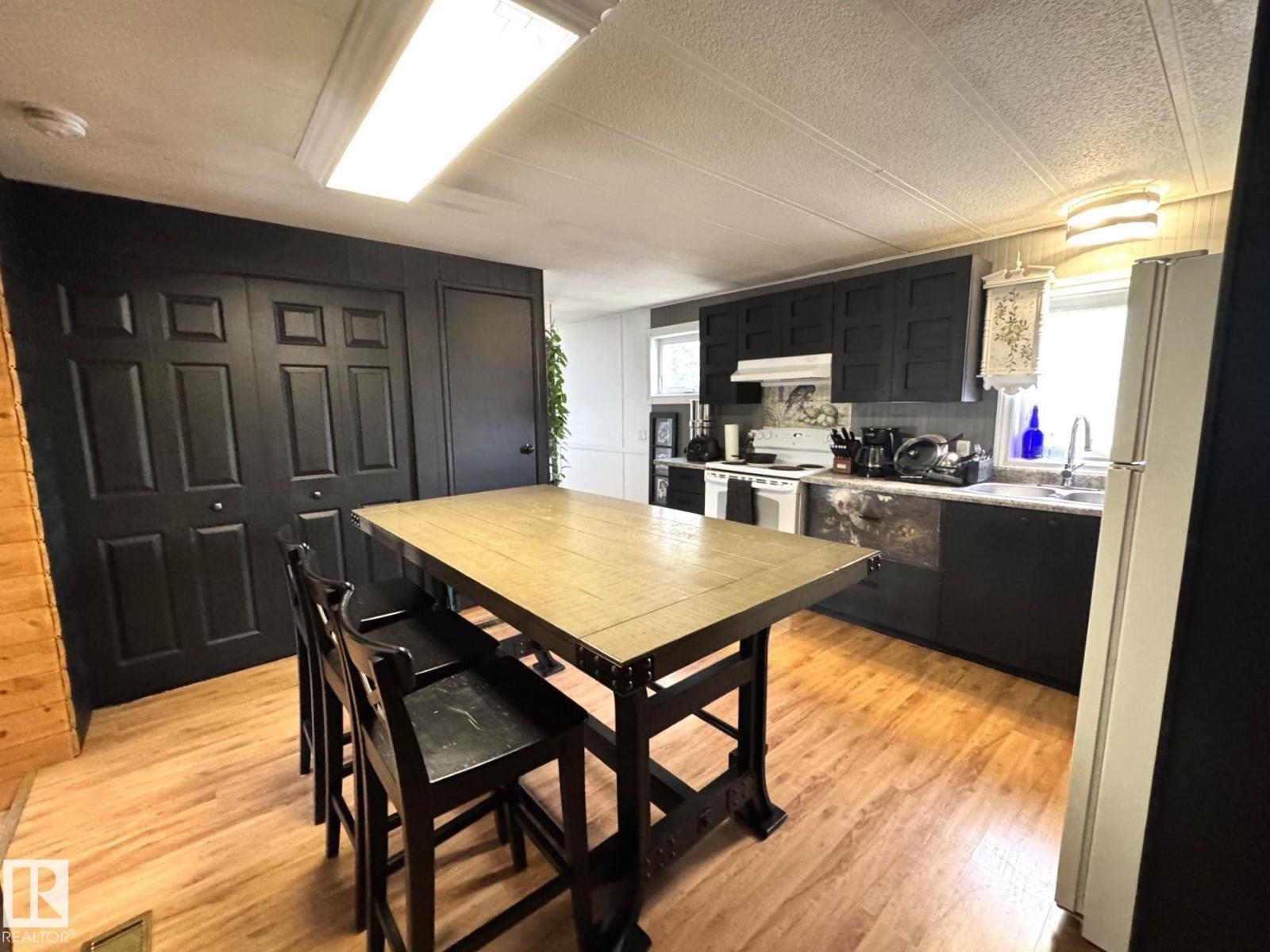 4707 54 Av Property Photo 17