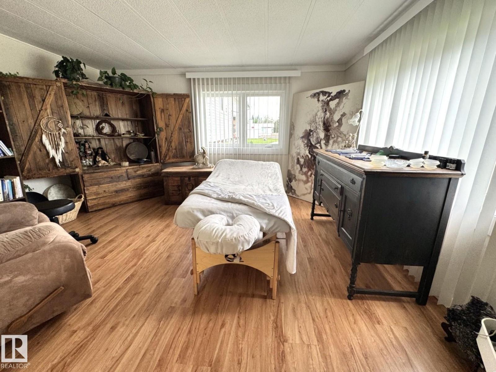 4707 54 Av Property Photo 21