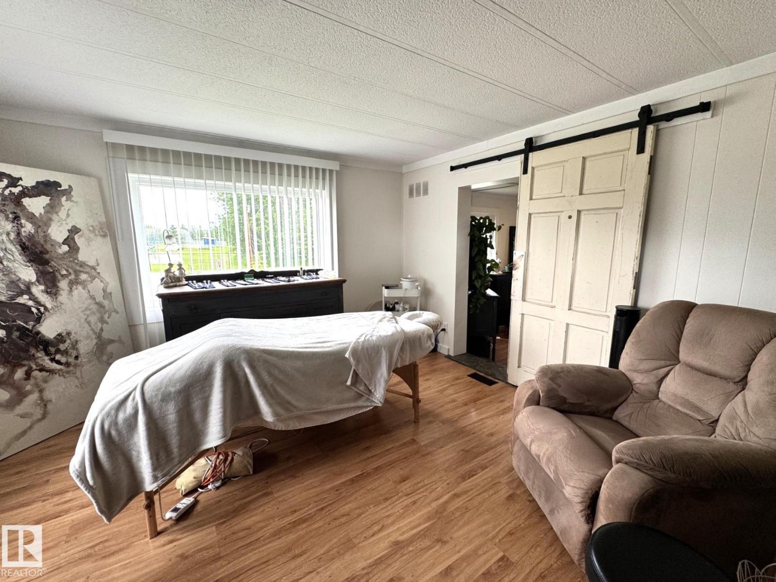 4707 54 Av Property Photo 22