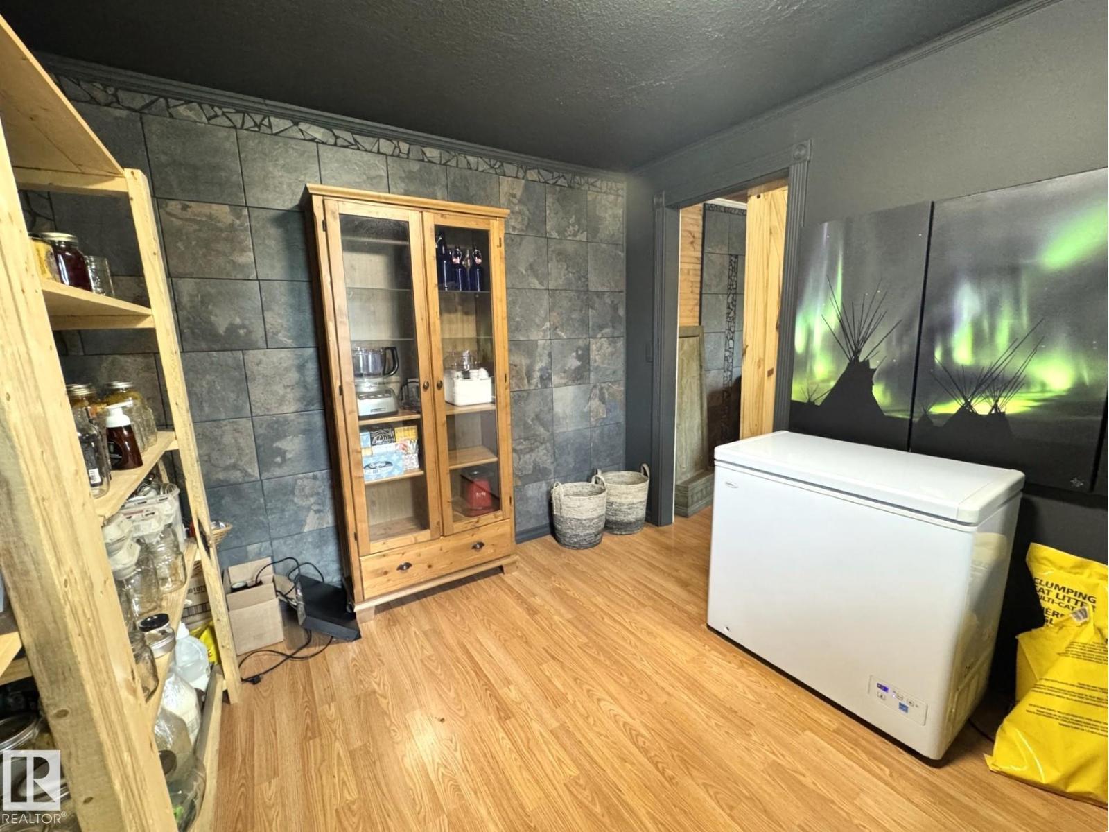 4707 54 Av Property Photo 25