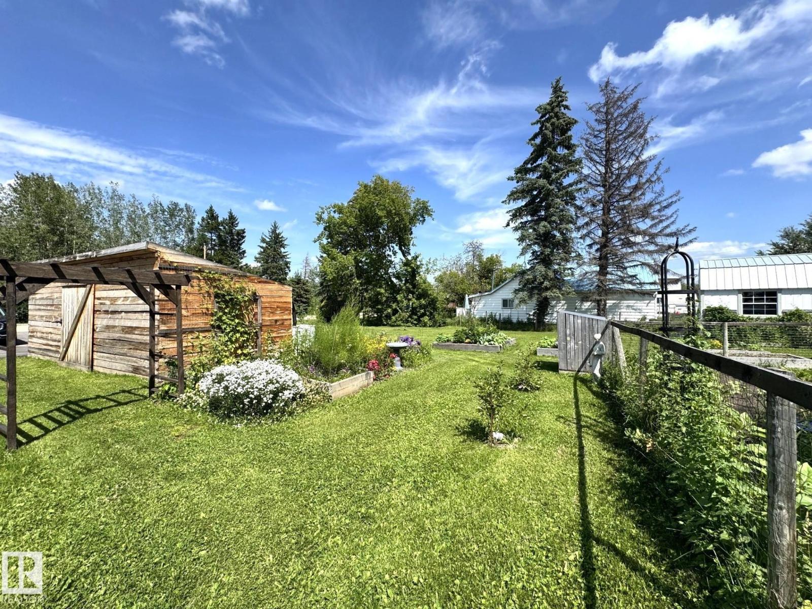 4707 54 Av Property Photo 37