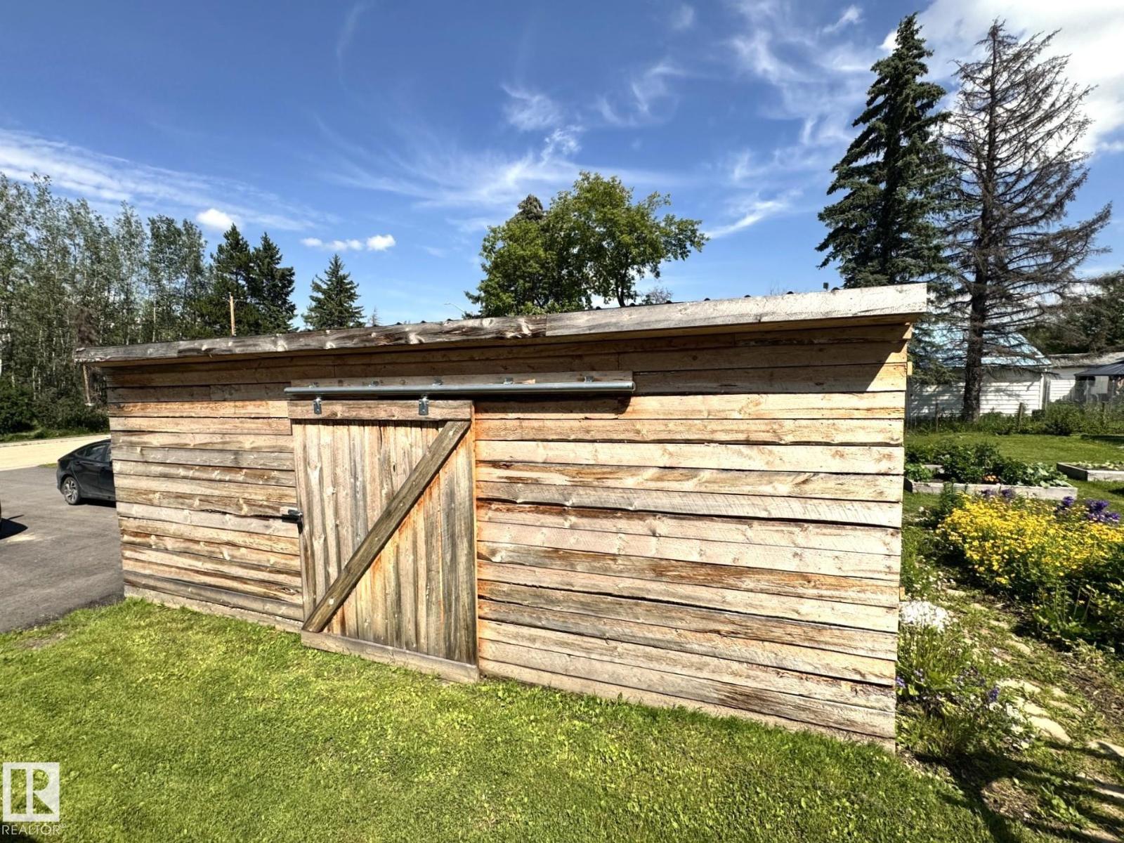 4707 54 Av Property Photo 38
