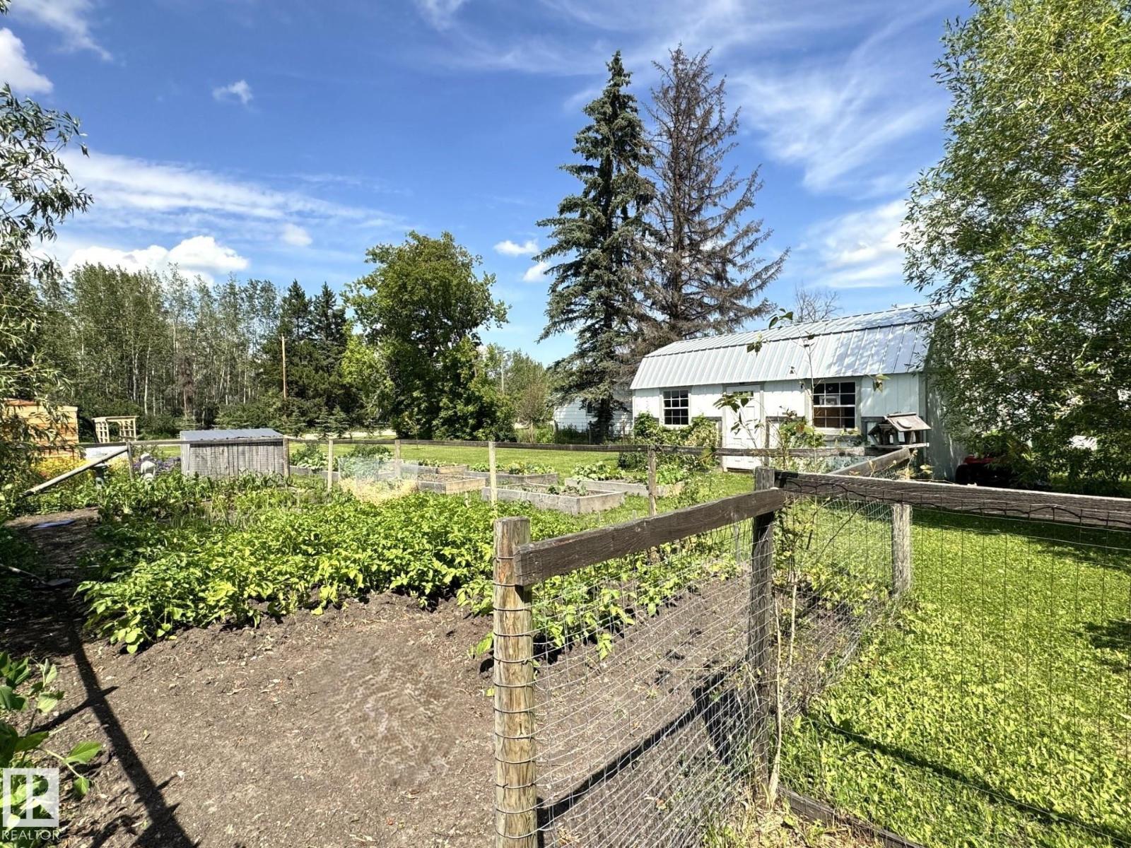 4707 54 Av Property Photo 41