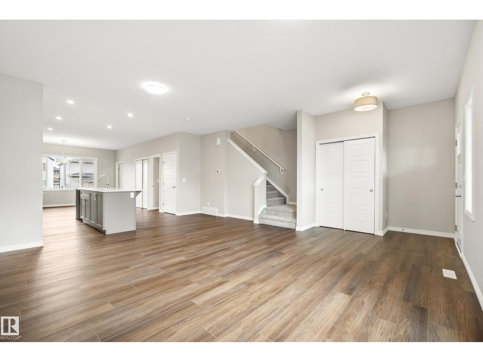 1222 Mcleod Av Property Photo 6