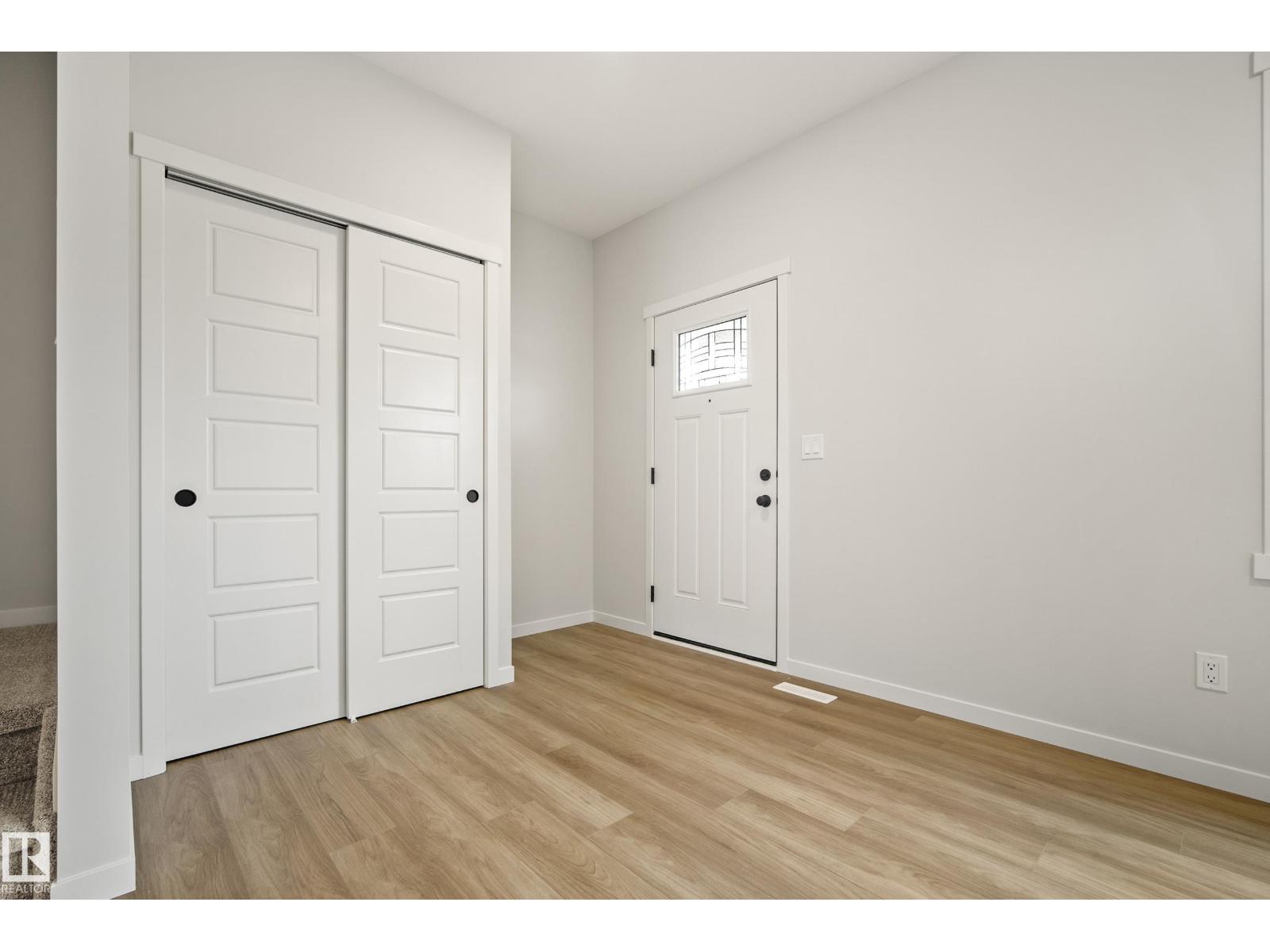 1224 Mcleod Av Property Photo 4