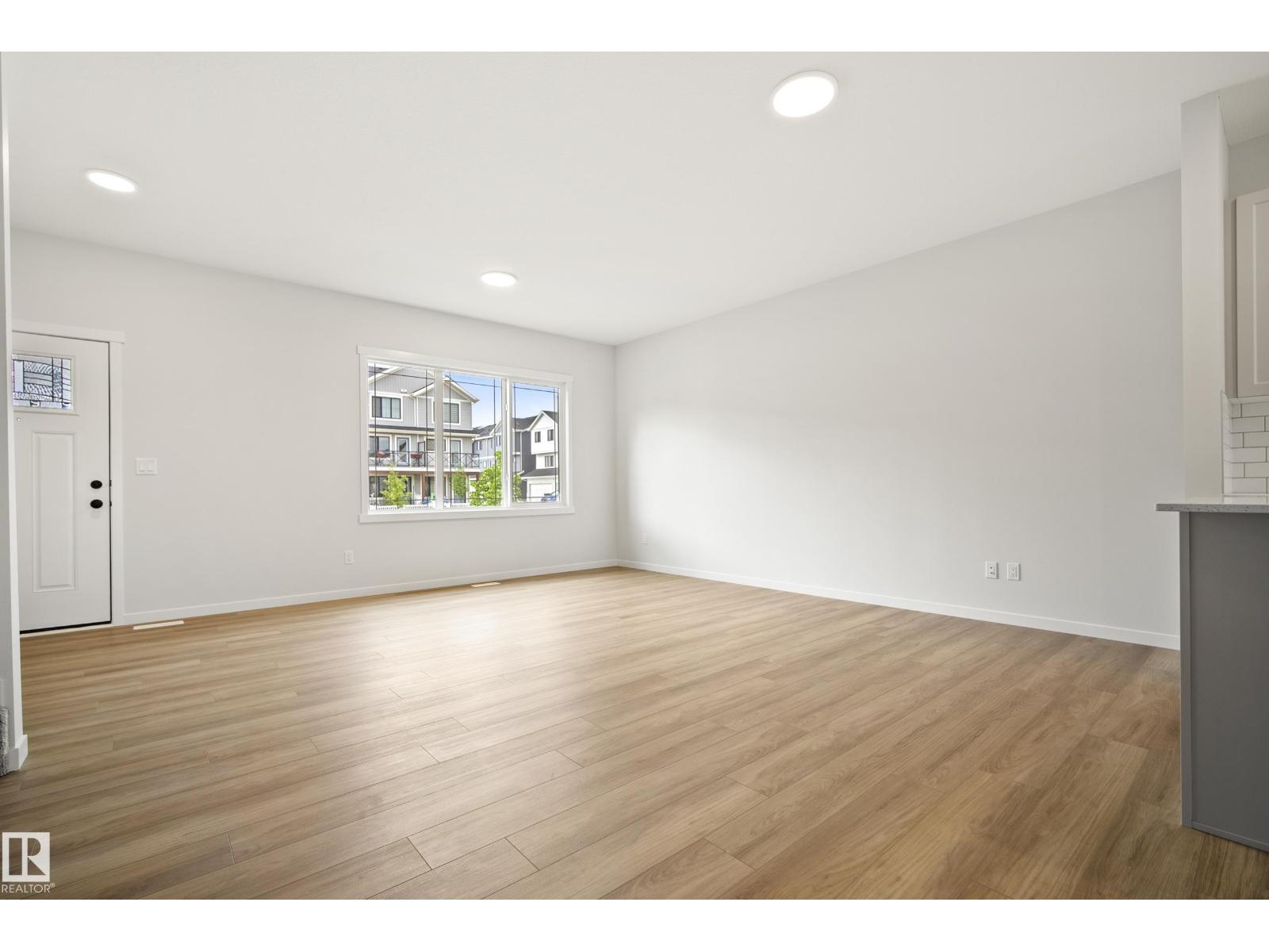 1224 Mcleod Av Property Photo 5