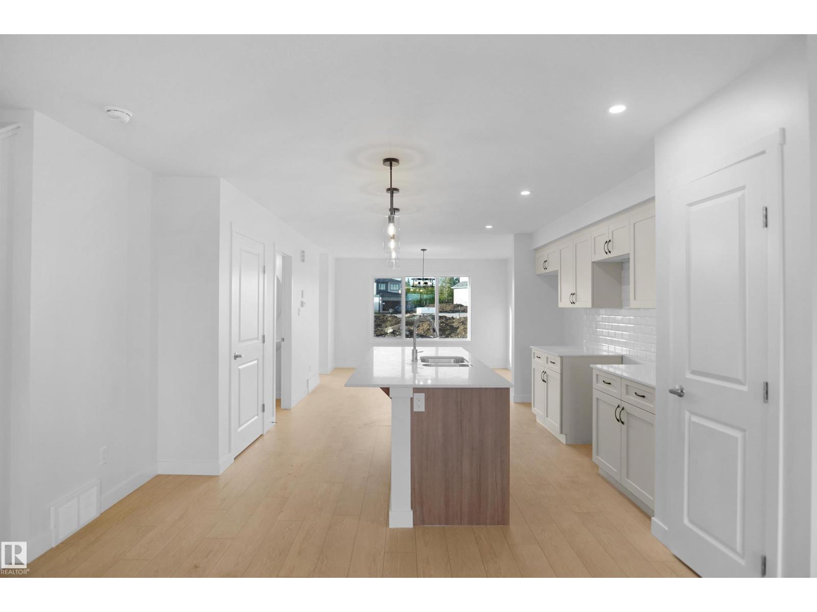 19486 21 Av Nw Property Photo 6