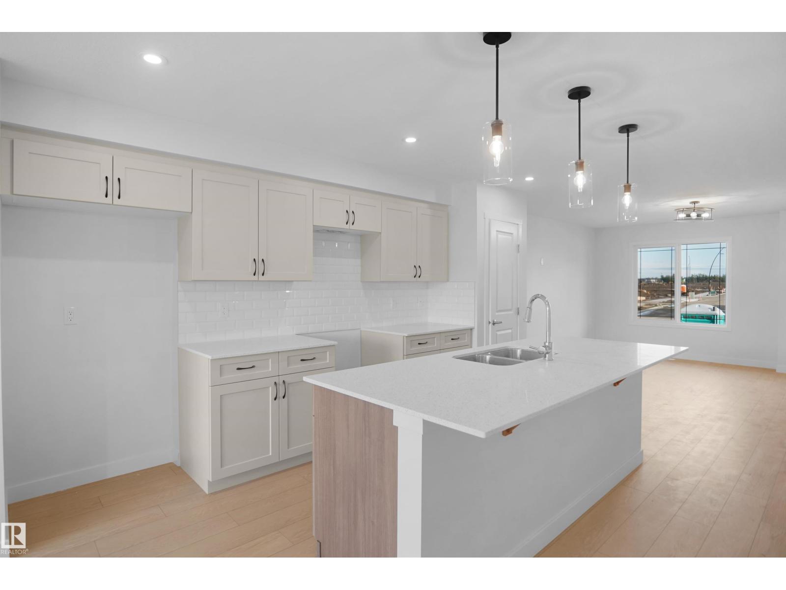 19486 21 Av Nw Property Photo 9