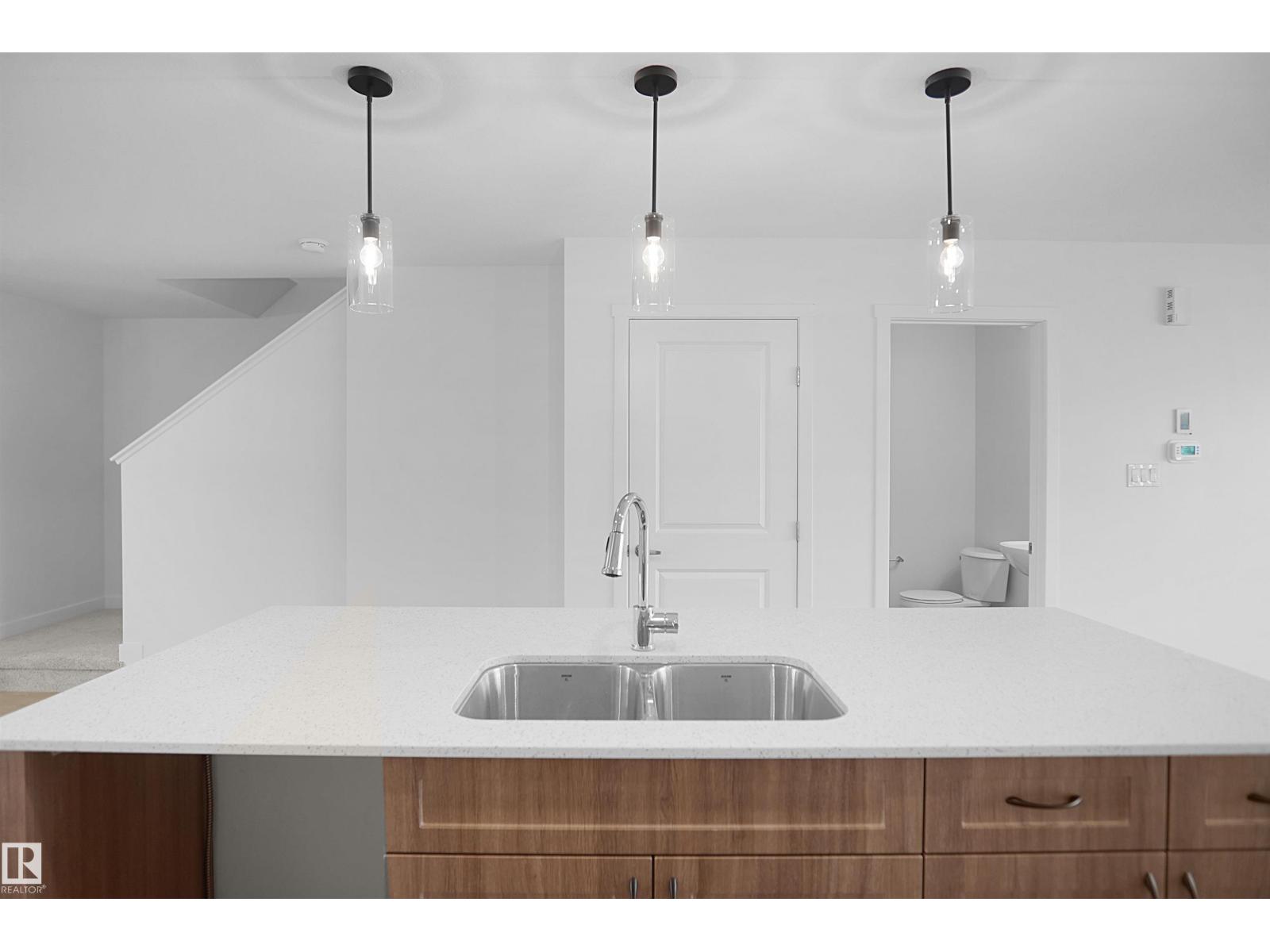 19486 21 Av Nw Property Photo 10