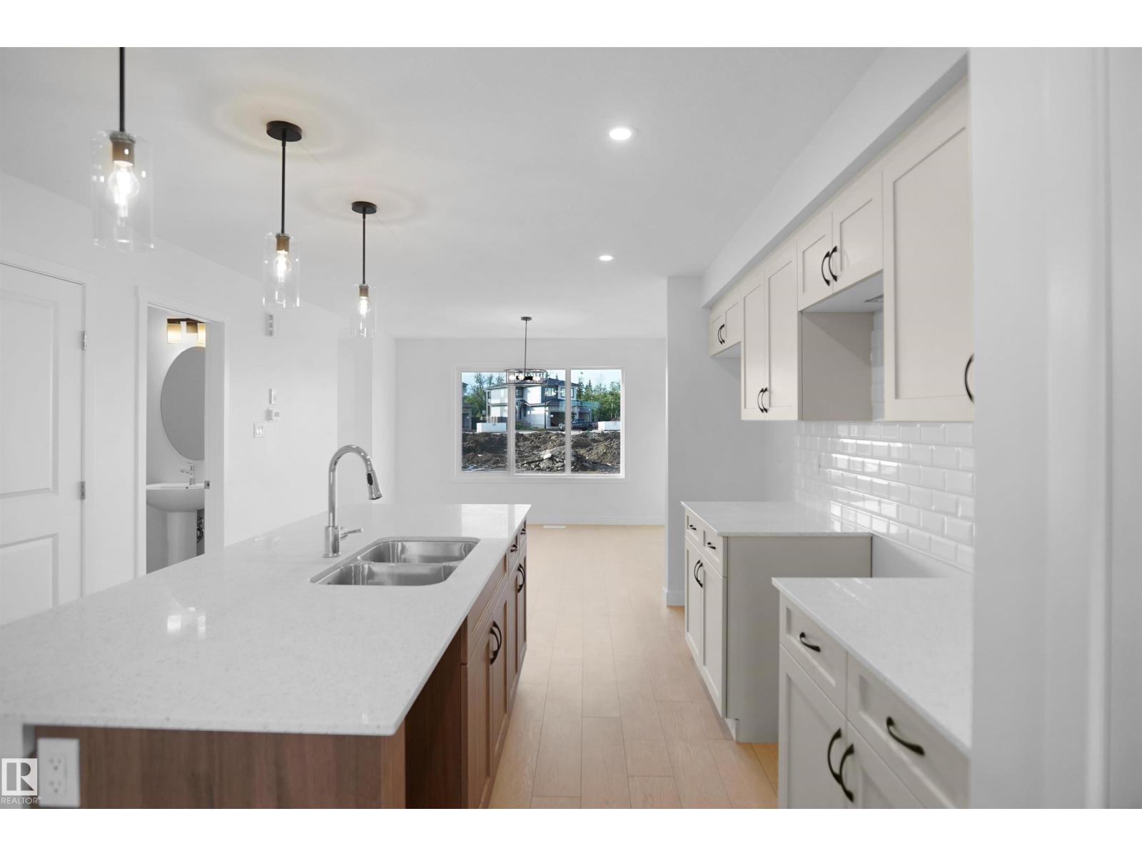 19486 21 Av Nw Property Photo 11