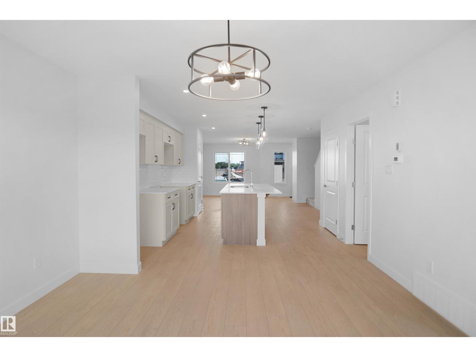 19486 21 Av Nw Property Photo 13