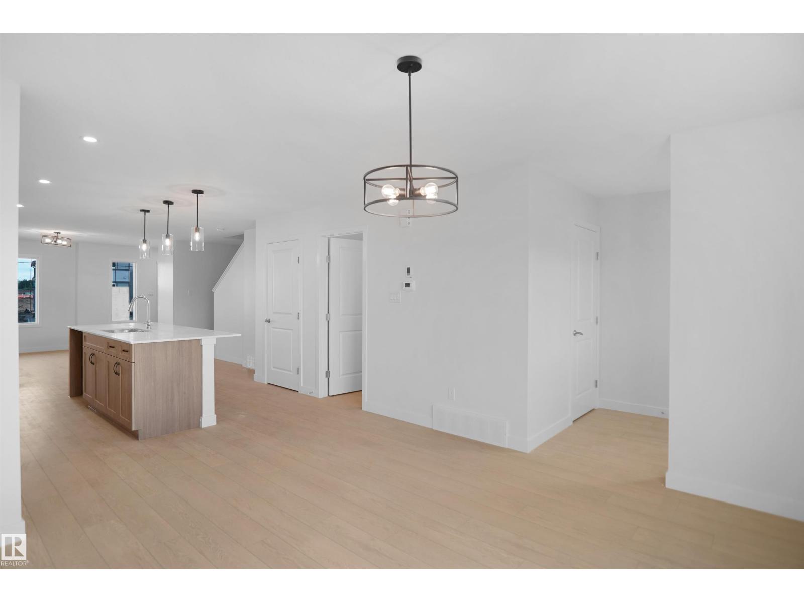 19486 21 Av Nw Property Photo 14