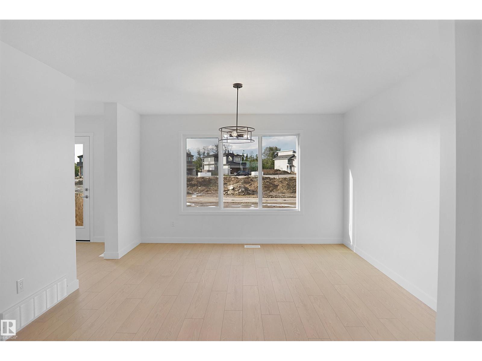 19486 21 Av Nw Property Photo 15