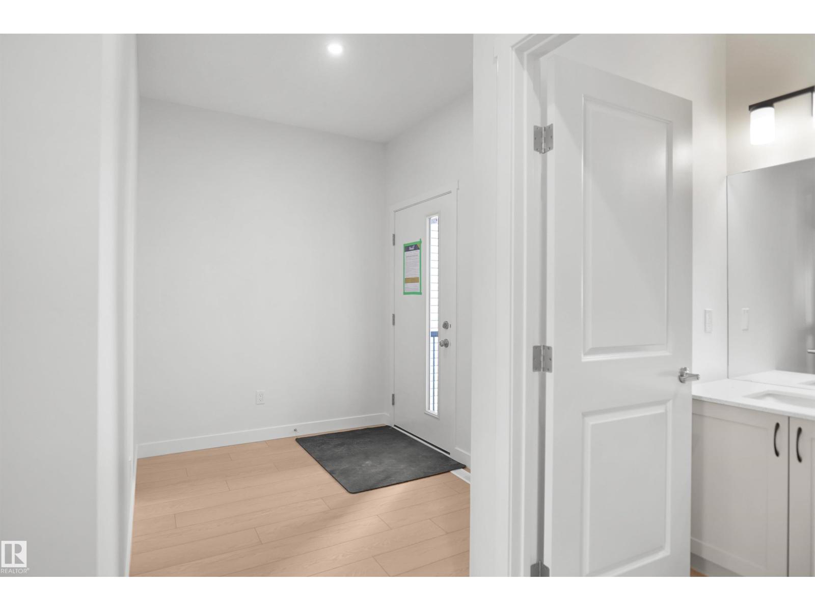 956 17 Av Nw Property Photo 3