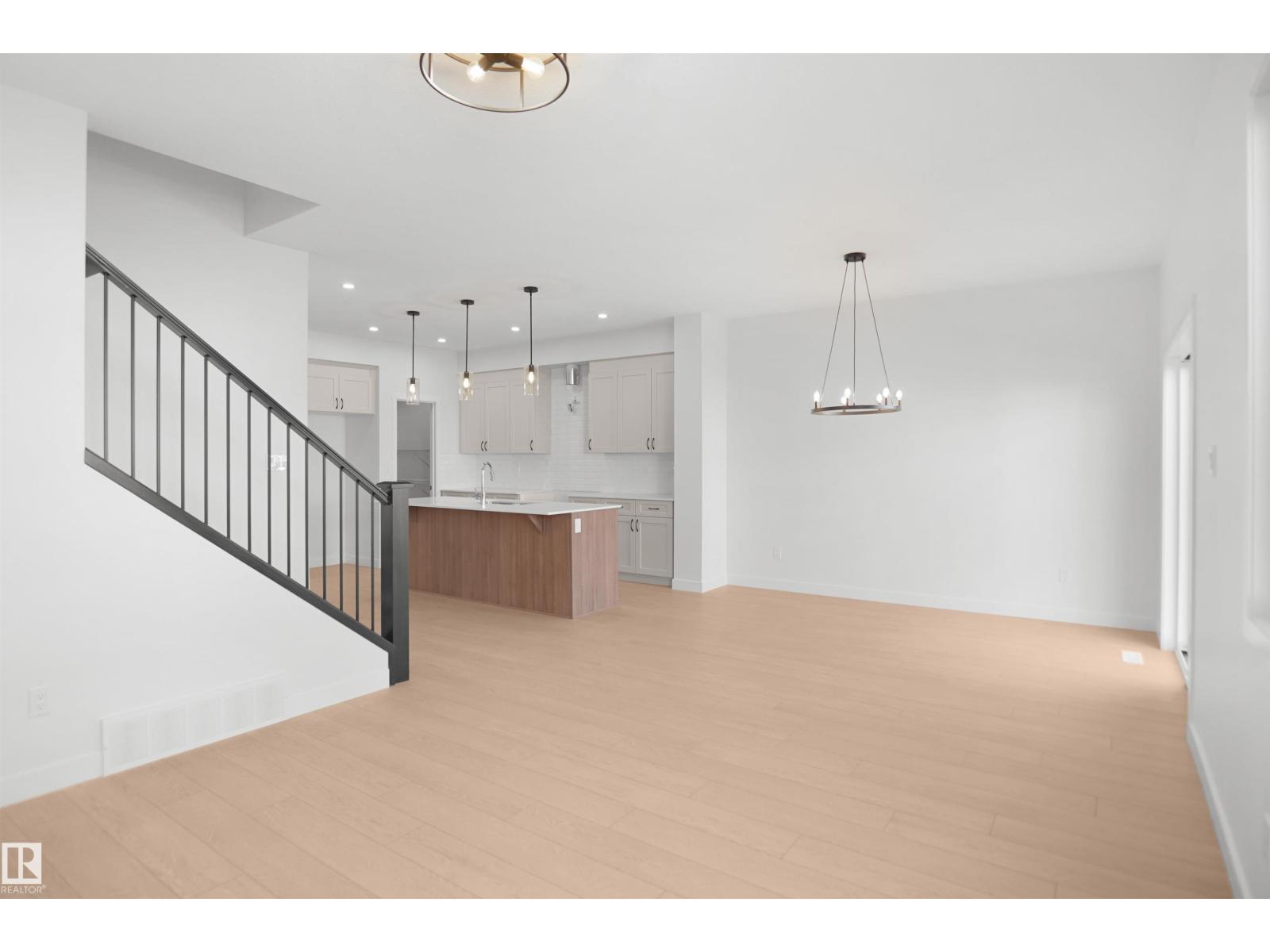 956 17 Av Nw Property Photo 4