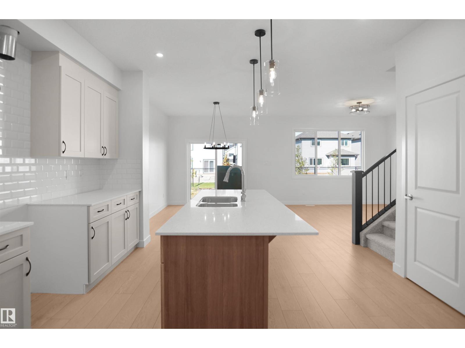 956 17 Av Nw Property Photo 8