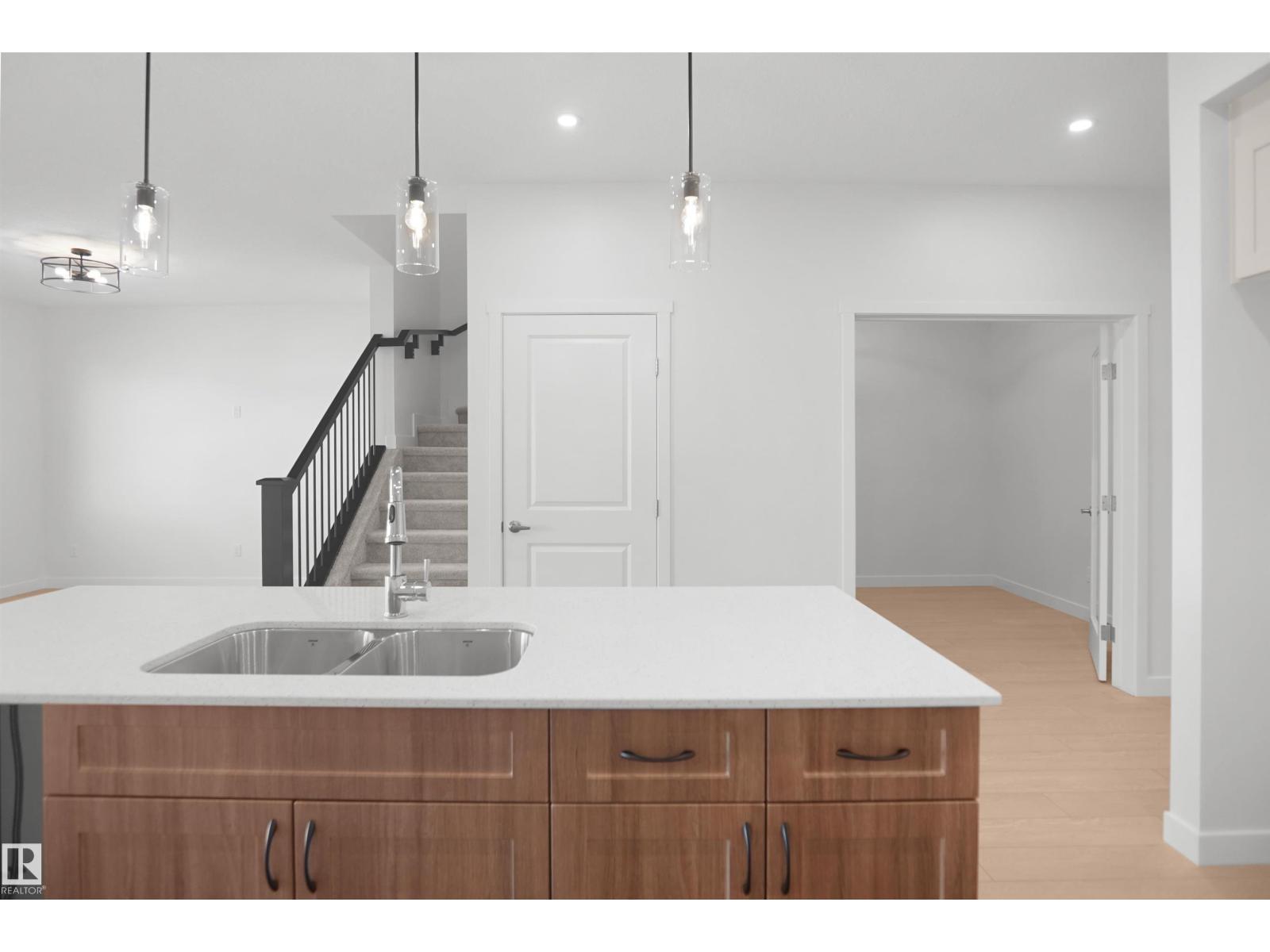 956 17 Av Nw Property Photo 9