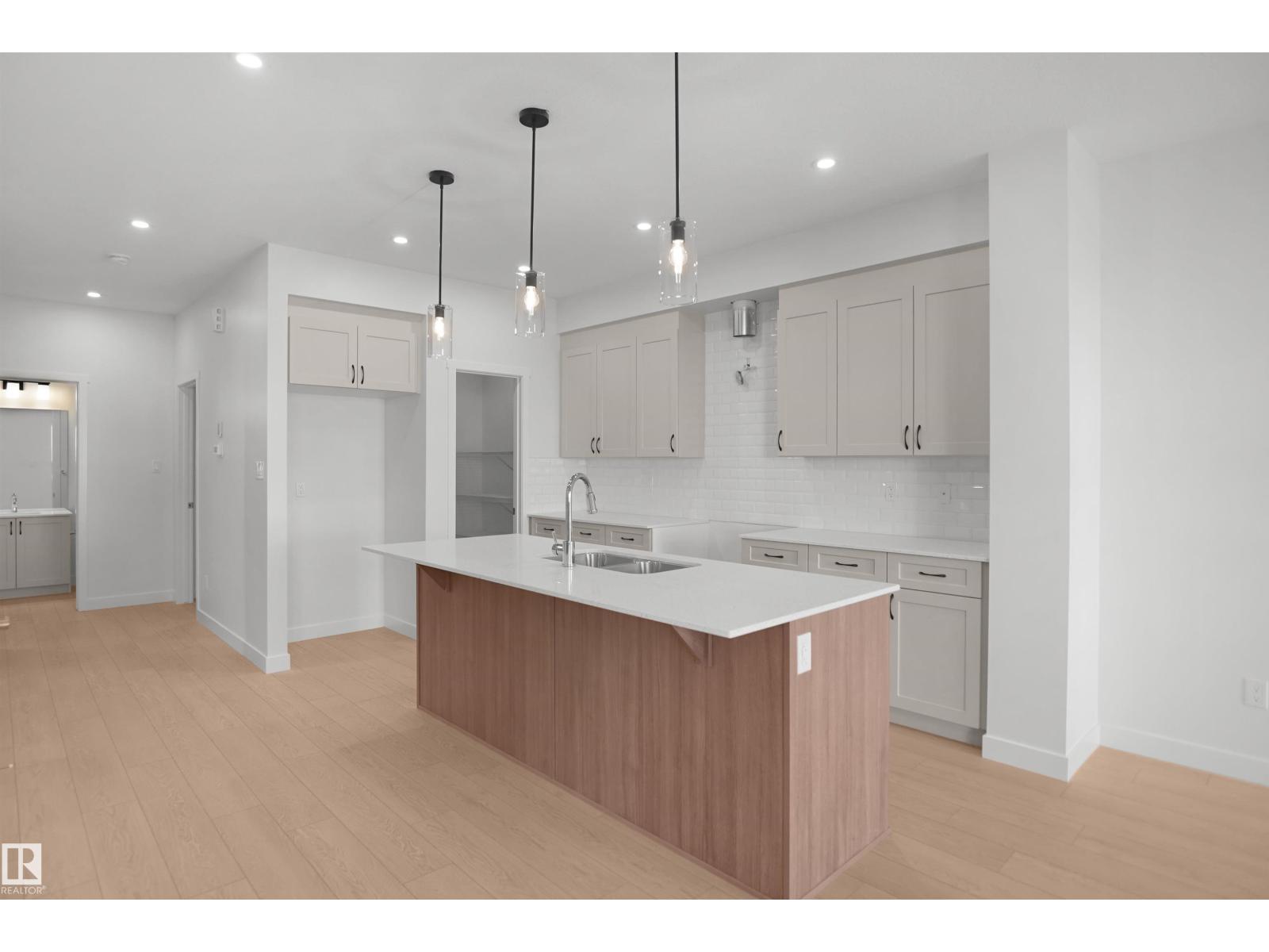 956 17 Av Nw Property Photo 11