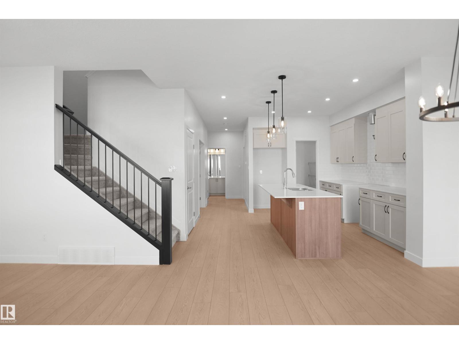 956 17 Av Nw Property Photo 13
