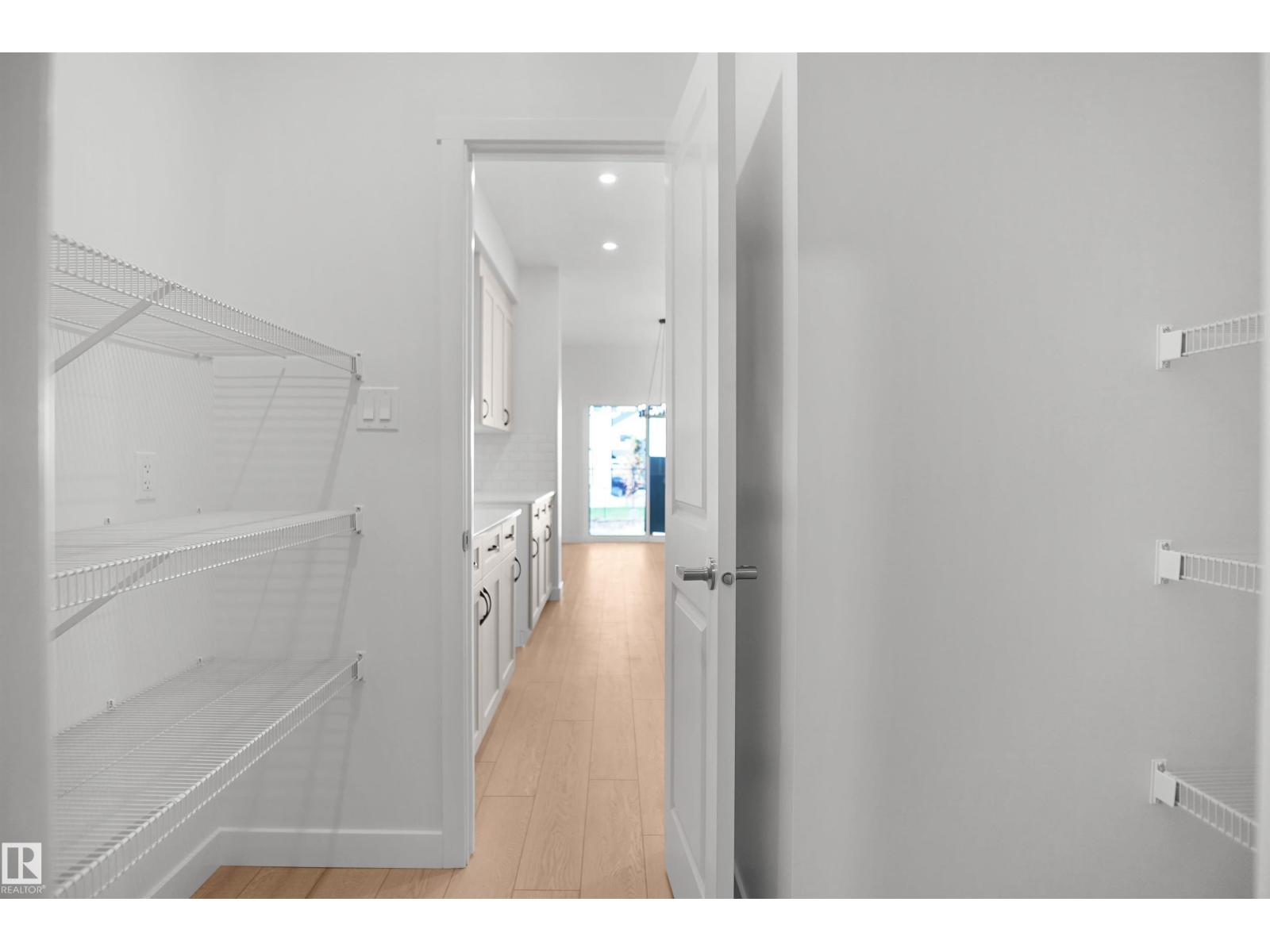956 17 Av Nw Property Photo 16