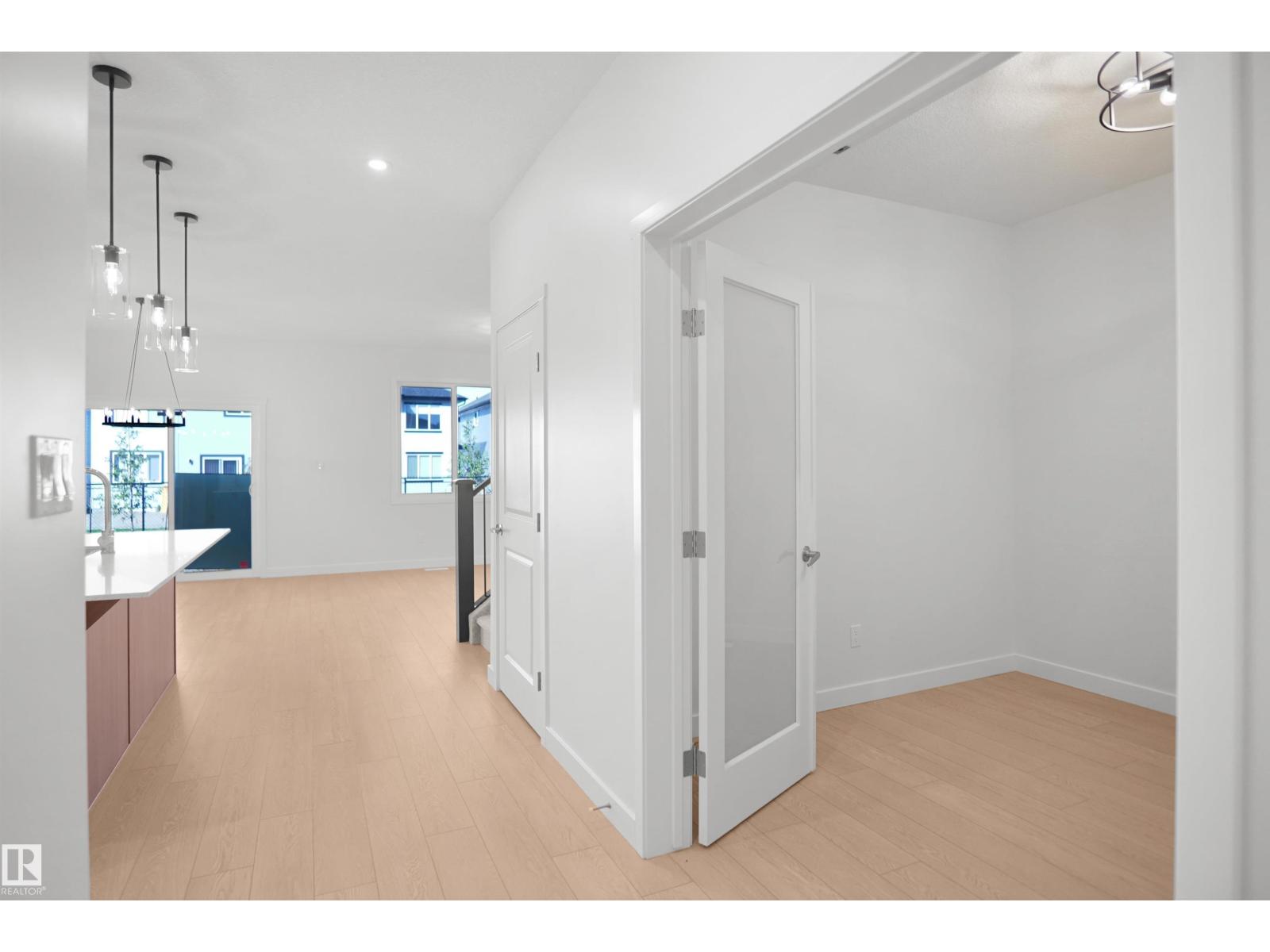956 17 Av Nw Property Photo 17