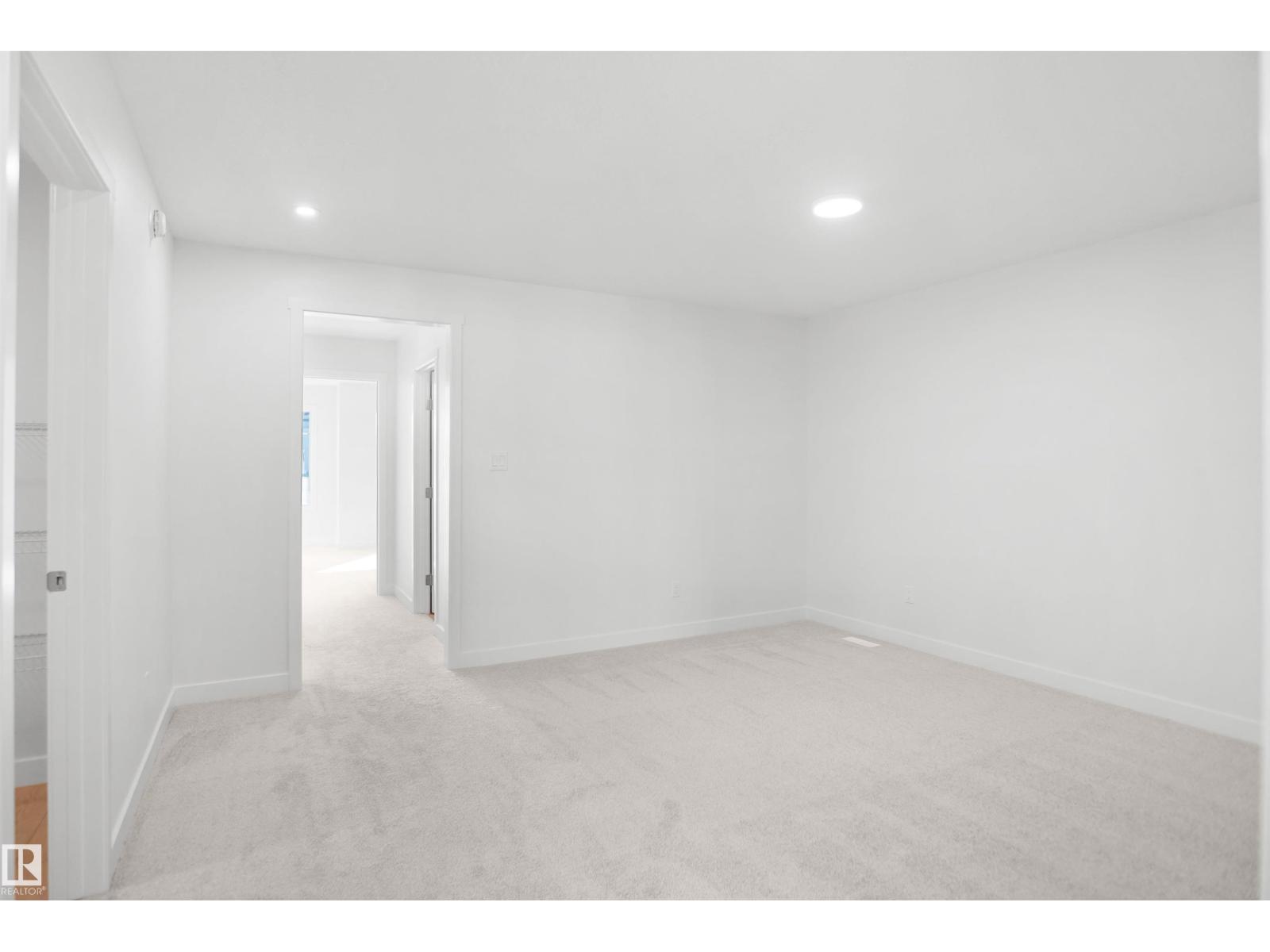 956 17 Av Nw Property Photo 24